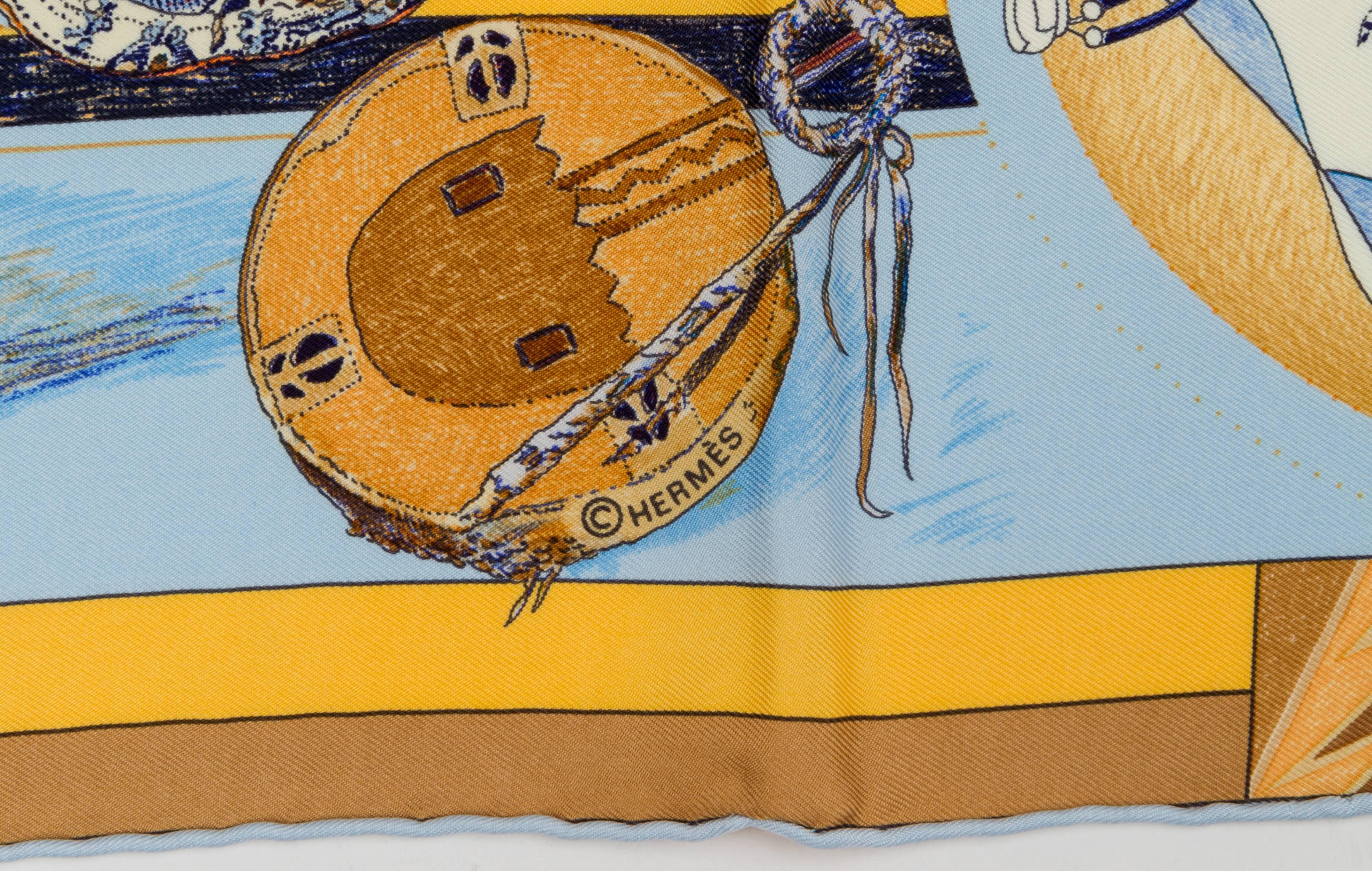 Rare écharpe Hermès Les Danses des Indiens, 100% sergé de soie, conçue par l'artiste américain très convoité, Kermit Oliver. Bords roulés à la main, excellent état. La soie est rigide, jamais lavée auparavant, et il y a un léger pli