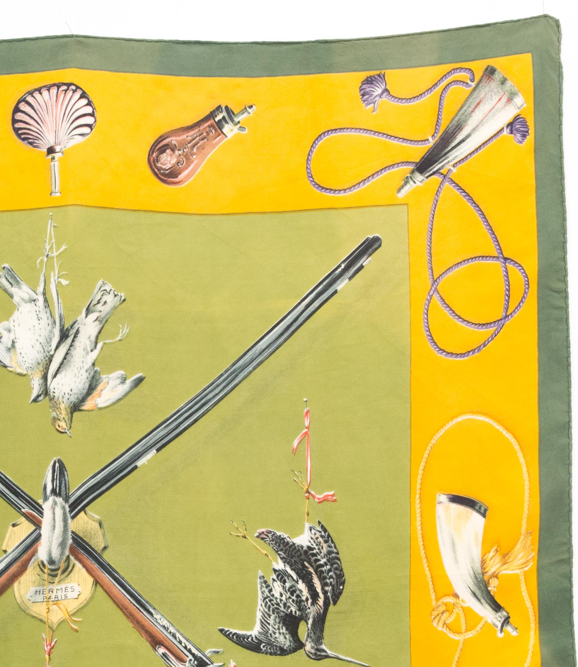Pañuelo de seda Hermes Les Fusils by H. de Linares en Bueno estado para la venta en Paris, FR