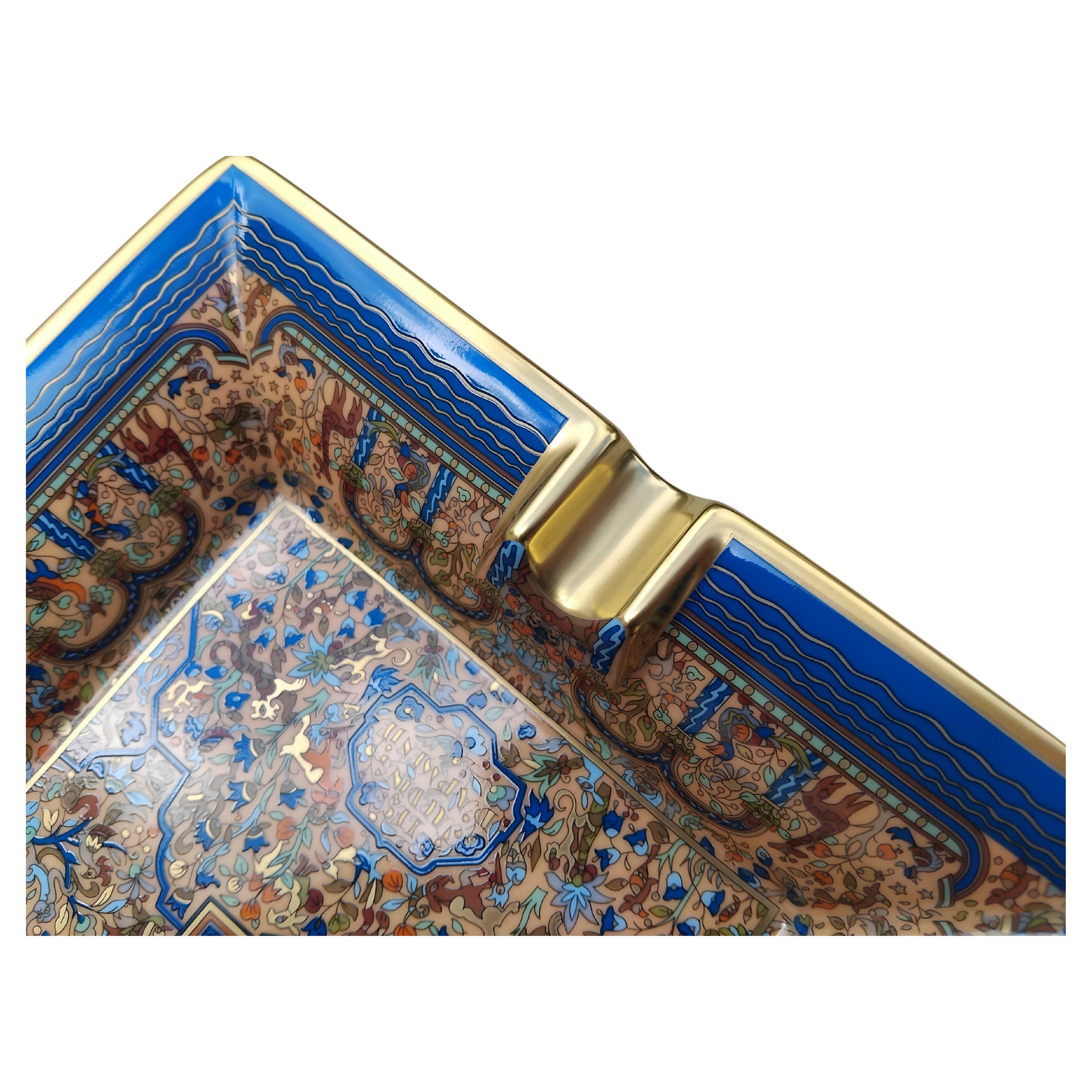 Hermès Les Jardins d'Arménie Cigar Ashtray Cgange Tray Porcelain Gold Armenia For Sale 3