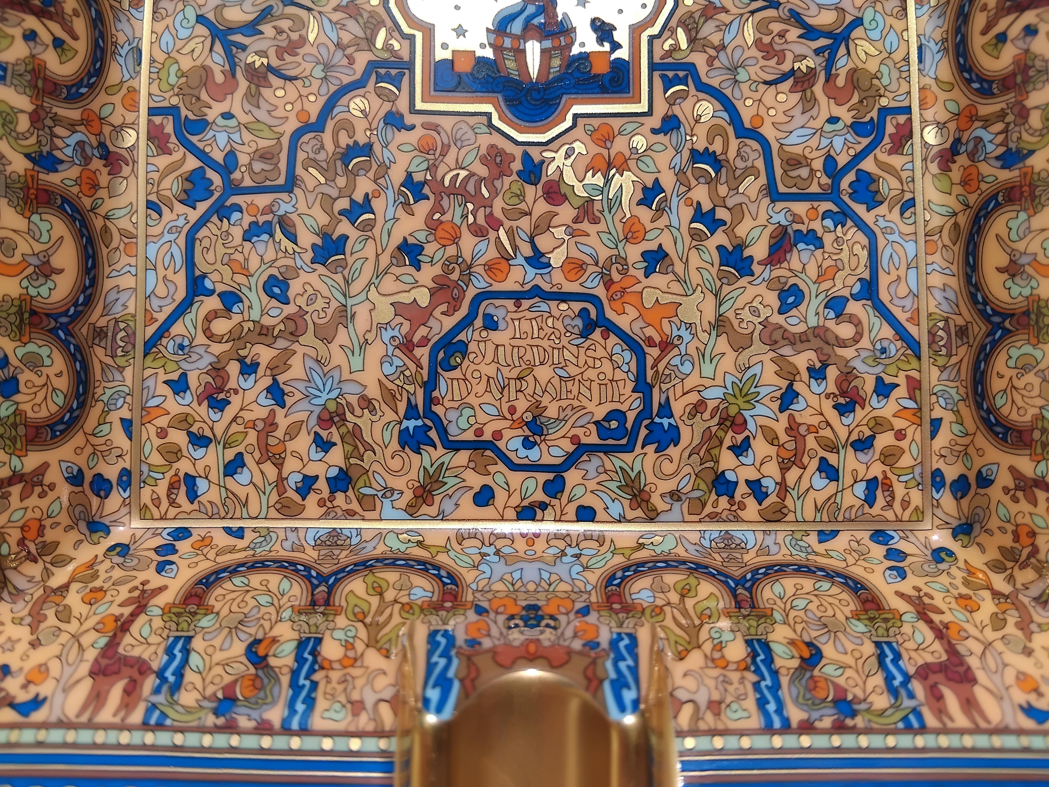Hermès Les Jardins d'Arménie Cigar Ashtray Cgange Tray Porcelain Gold Armenia For Sale 5
