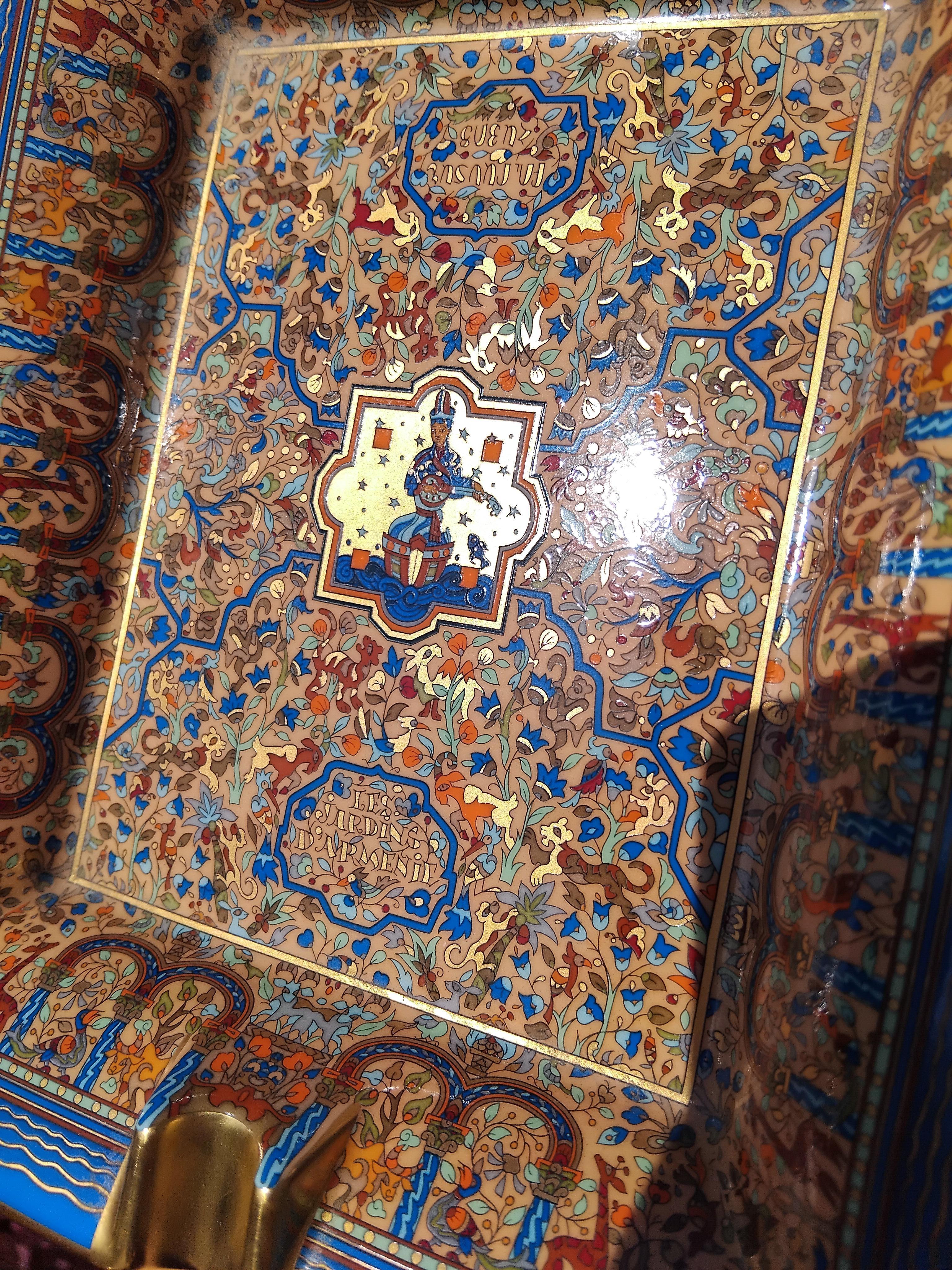 Somptuous Authentic Hermès Ashtray

Print: 
