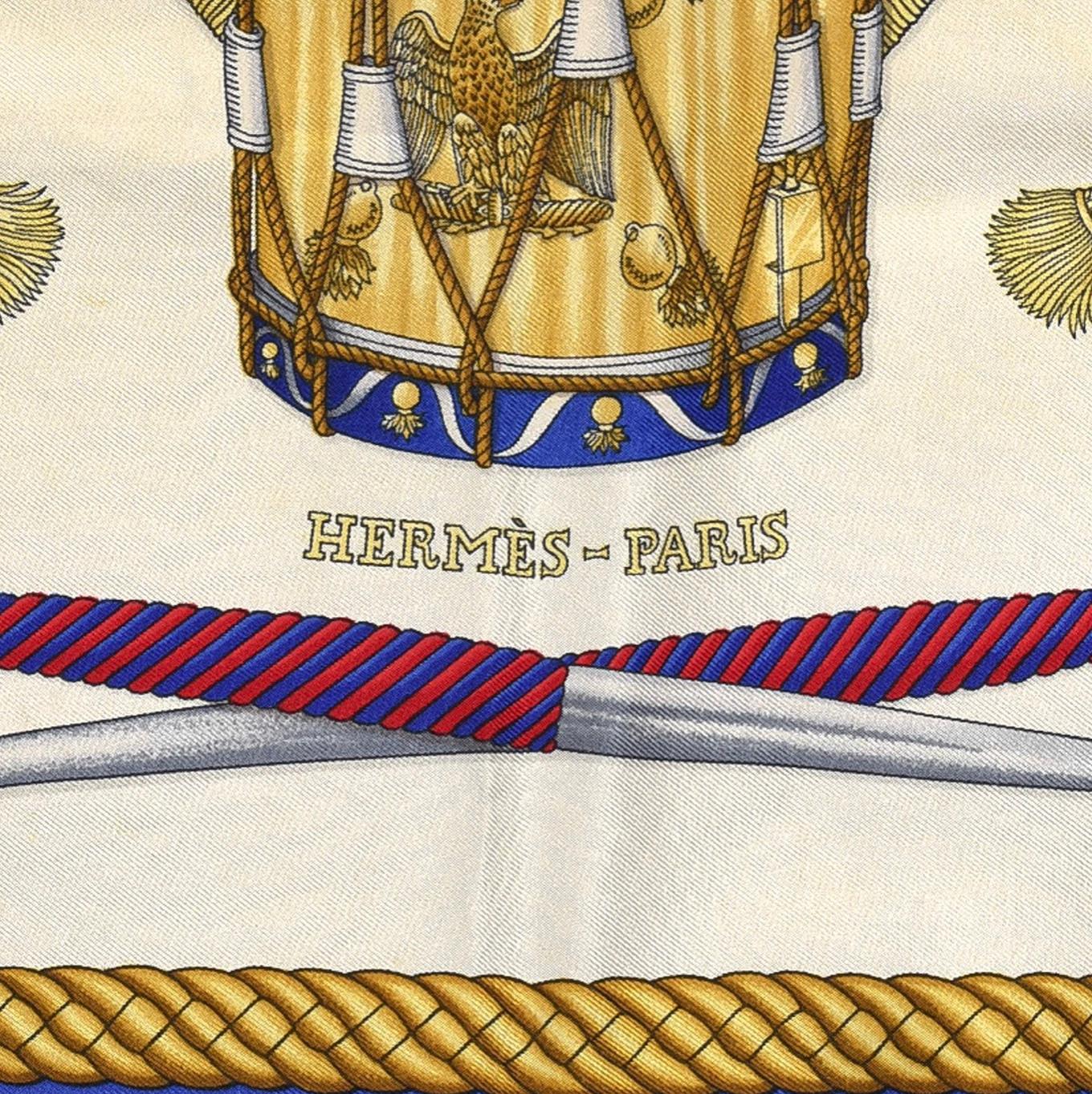 COLOR: Blue
MATERIAL: Silk
MEASURES: 35” x 35”
COMES WITH: Box
CONDITION: Good - light stains and pulls on fabric.

Made in France