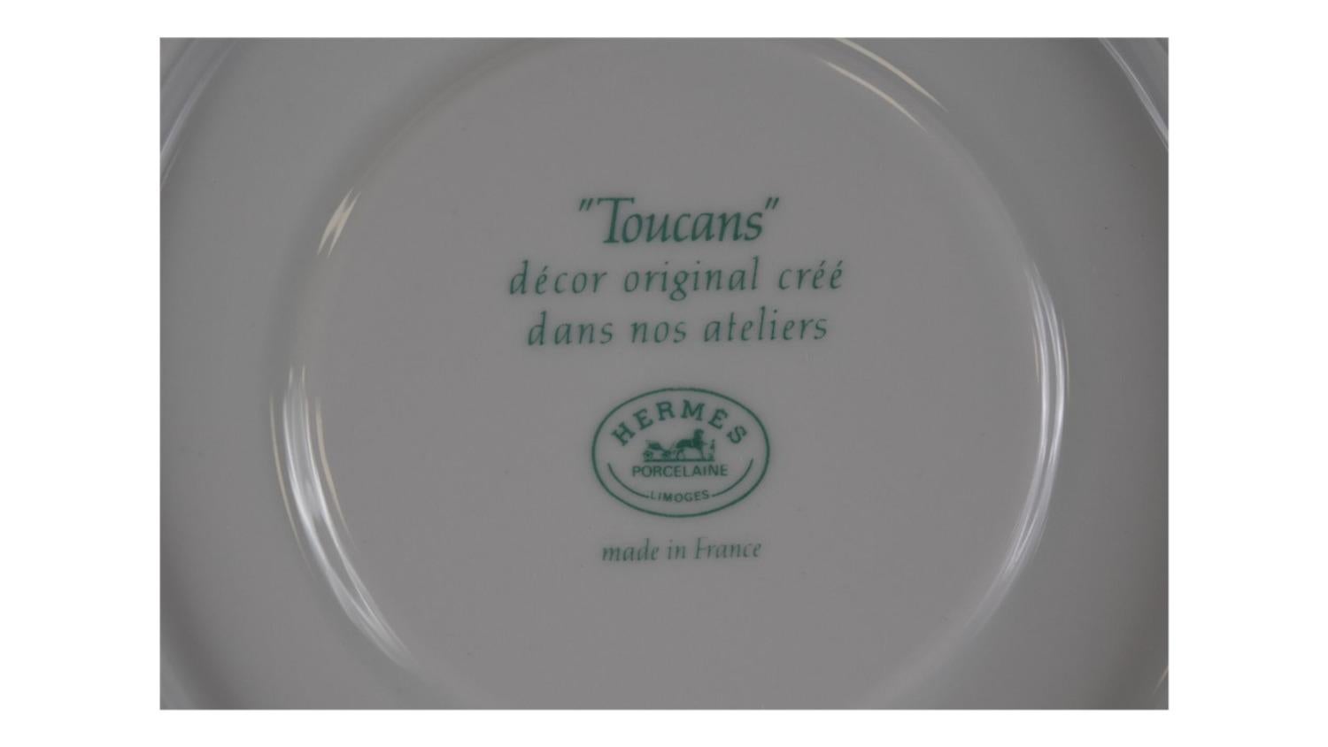 Six assiettes plates HERMÈS - Les Toucans Excellent état à SAINT-OUEN-SUR-SEINE, FR