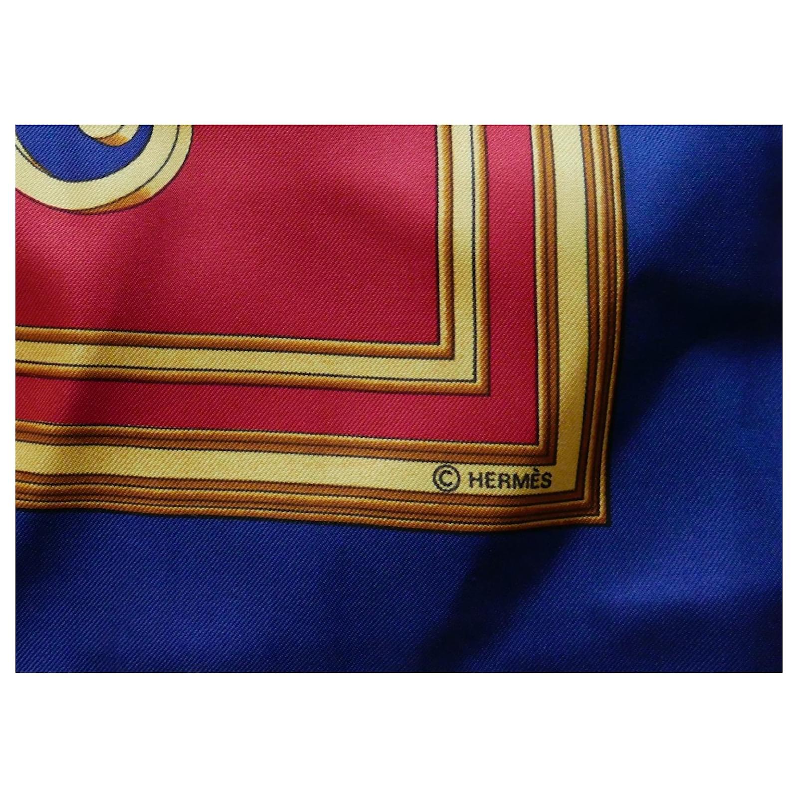 Hermes Les Tuileries Vintage Scarf Red Golden Navy w/Box In Excellent Condition For Sale In London, GB