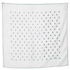Hermès - Écharpe carrée en soie imprimée d'abeilles bleu clair
