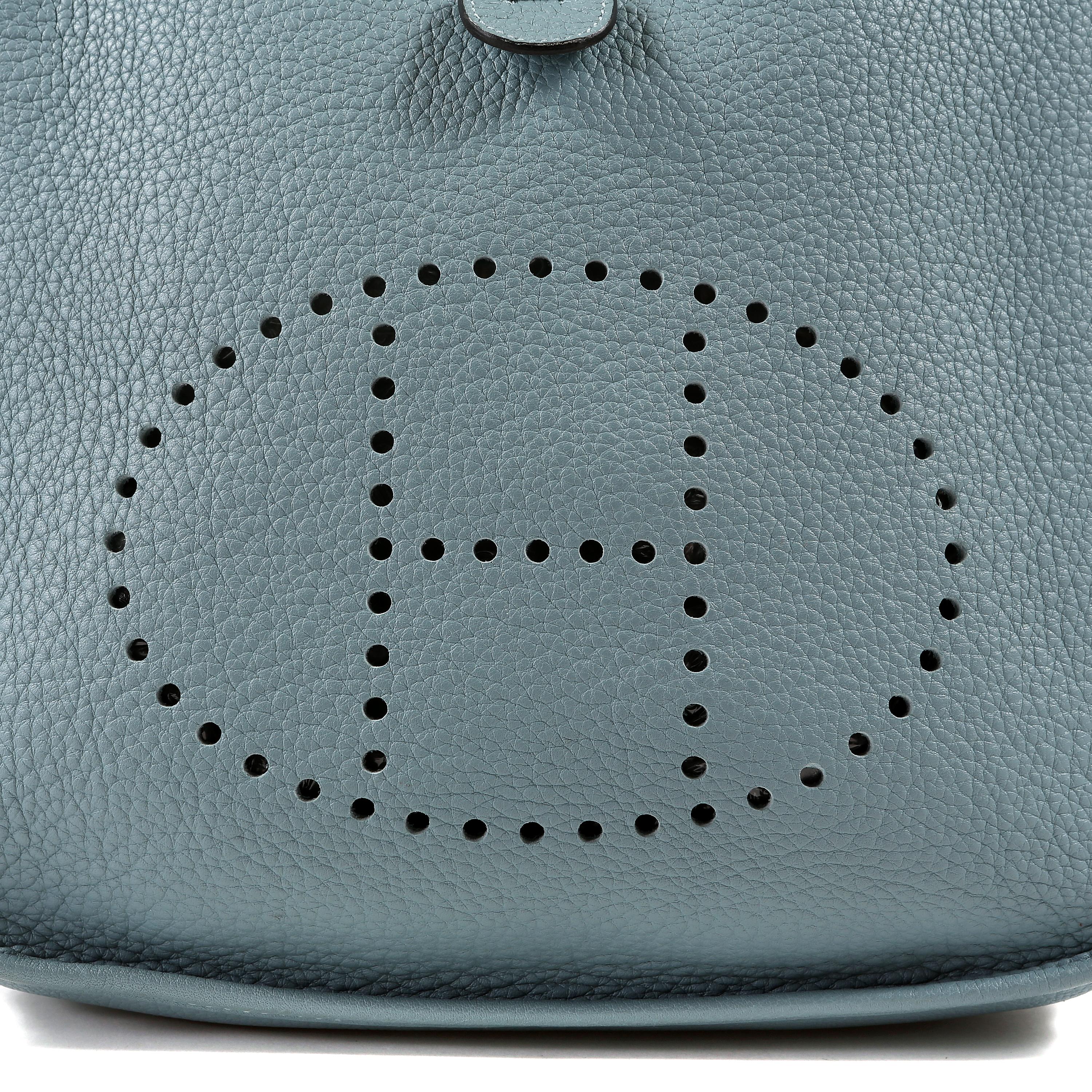 Hermès Light Blue Clemence Evelyne PM III In Excellent Condition In Palm Beach, FL