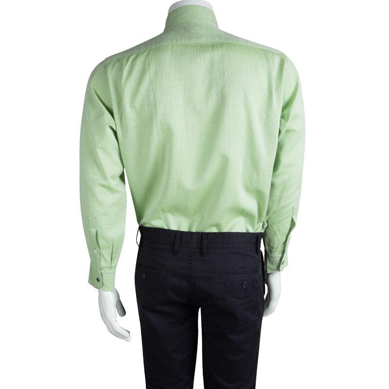 This fitted shirt from Hermes is crafted from 100% cotton and is perfect for summers. This shirt has a classic straight collar, front button fastenings, full-length sleeves with buttoned cuffs and a front pocket. Green in color the plain shirt will