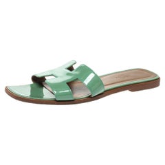 Hermes Oran plat en cuir verni vert clair Taille 39