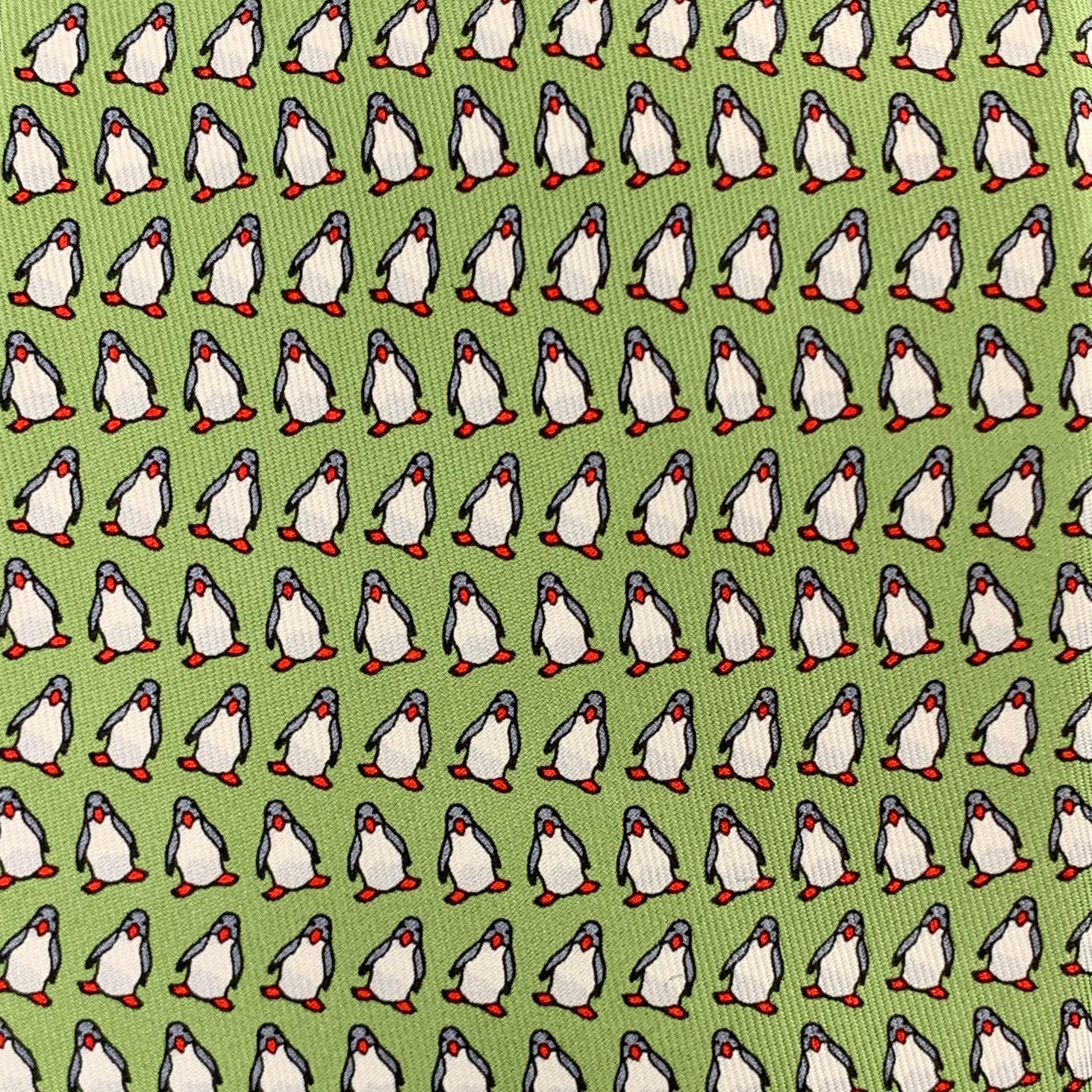 HERMES necktie comes in light green silk twill with all over penguin print. Made in France.

Excellent Pre-Owned Condition.

Width: 3.75 in.