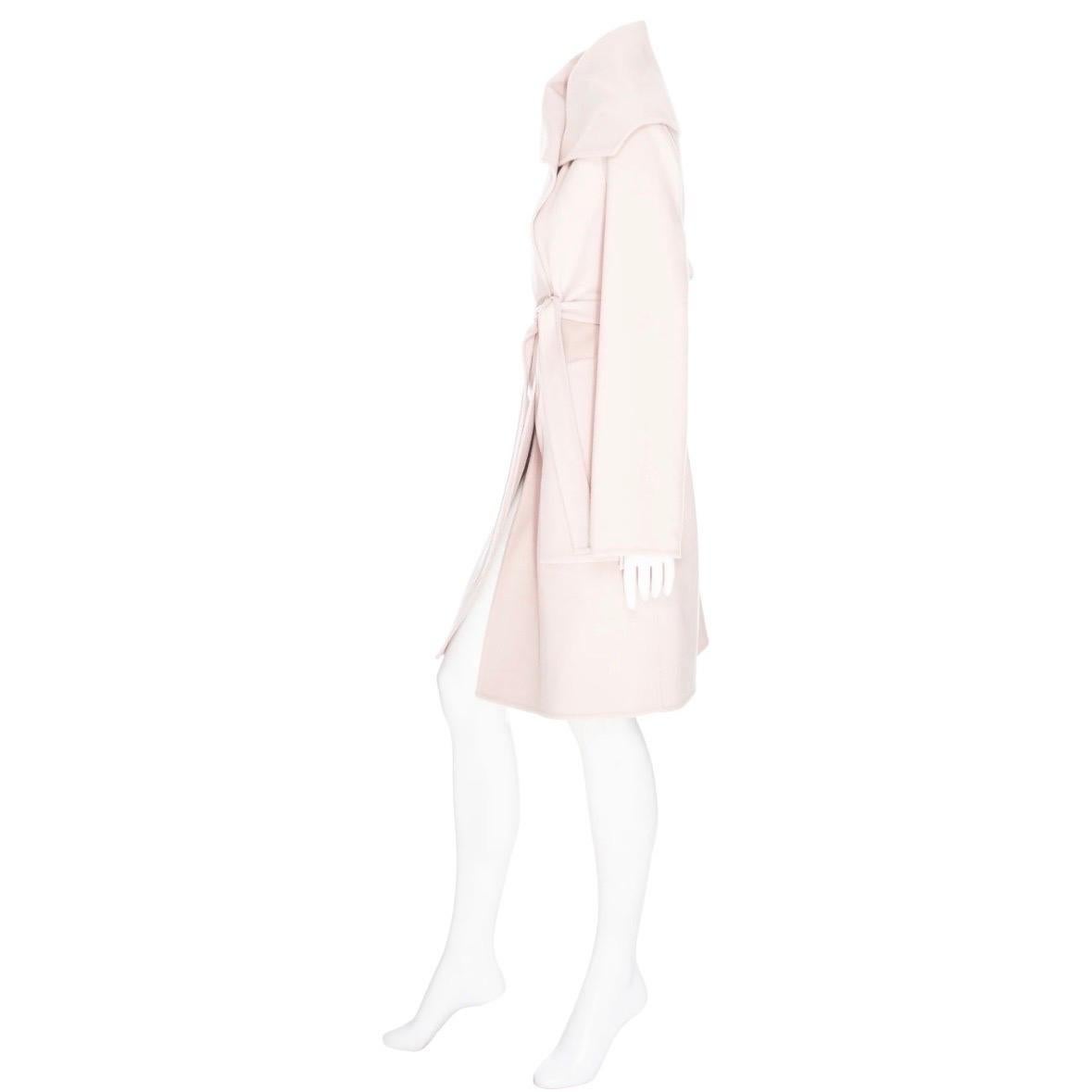Hermès - Manteau à col large en cachemire rose clair  Bon état - En vente à Los Angeles, CA