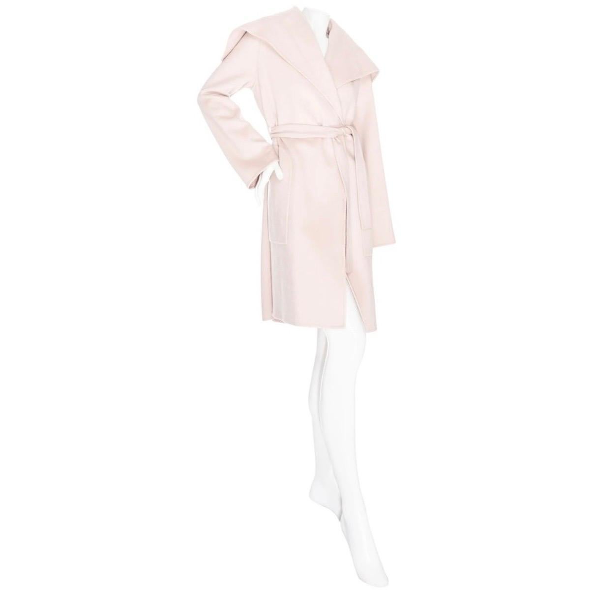 Hermès Light Pink Cashmere Wide Collar Coat In Good Condition In Woodland Hills, CA