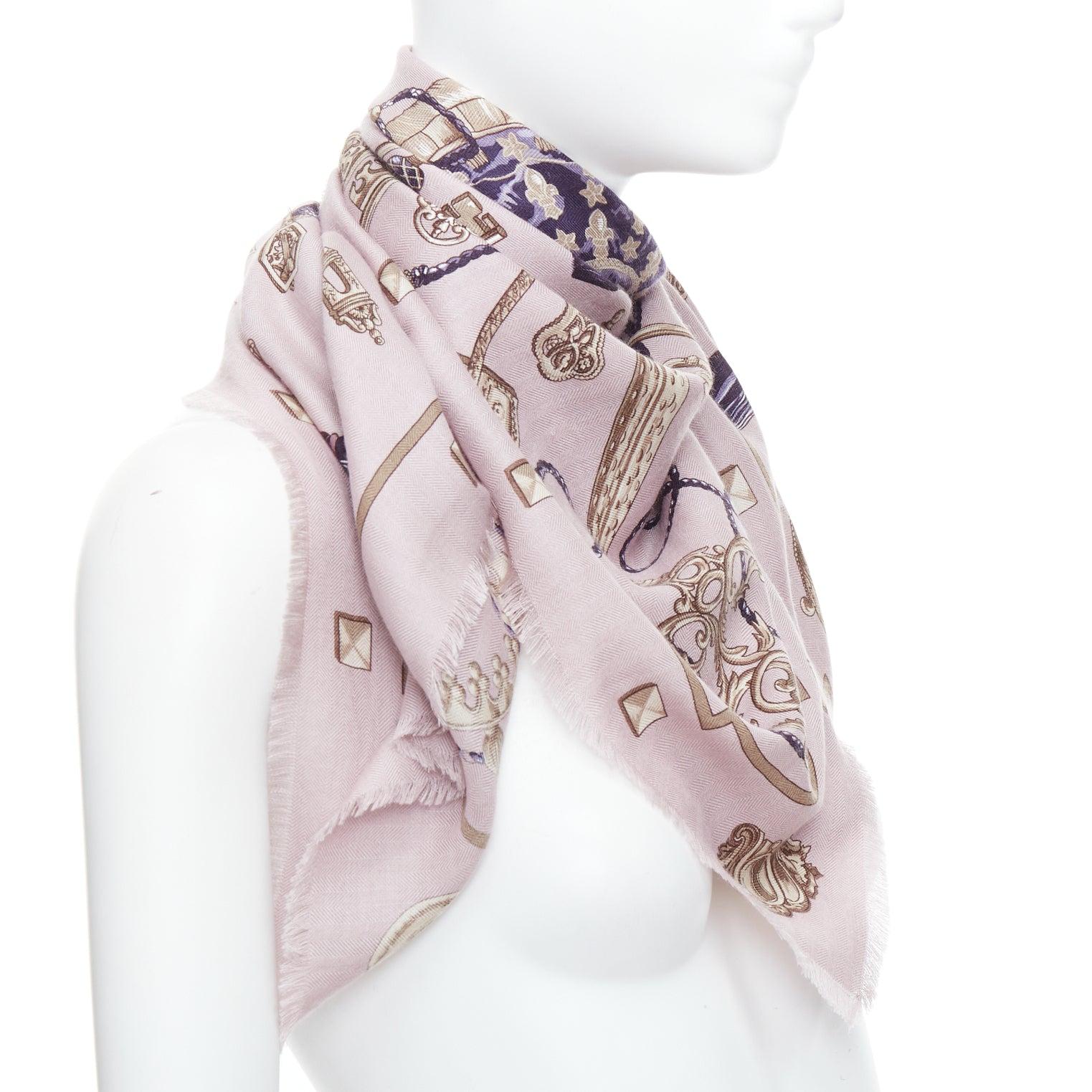 HERMES pañuelo con borde deshilachado y estampado de borlas en seda de cachemira lila Gris en venta