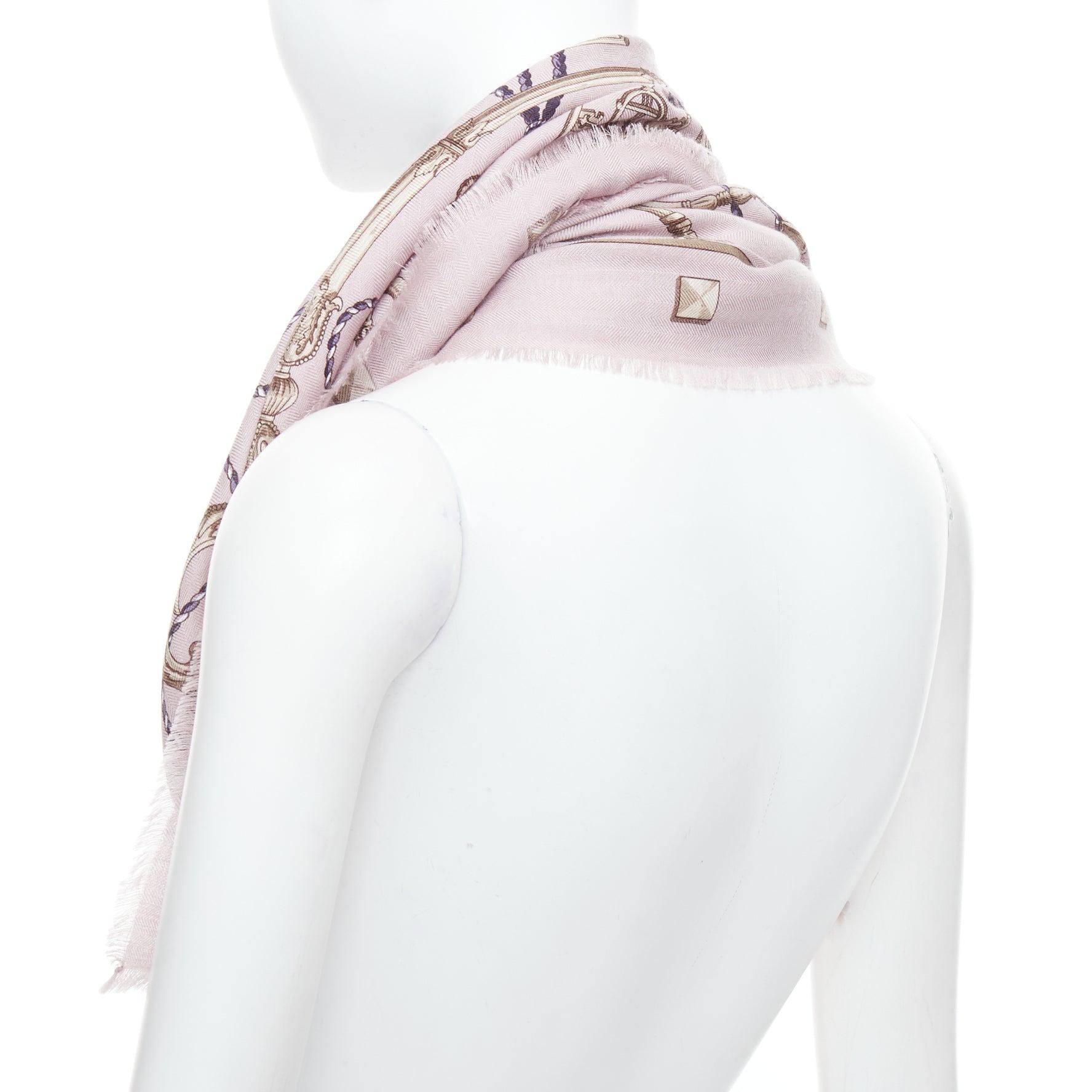 HERMES pañuelo con borde deshilachado y estampado de borlas en seda de cachemira lila en venta 1