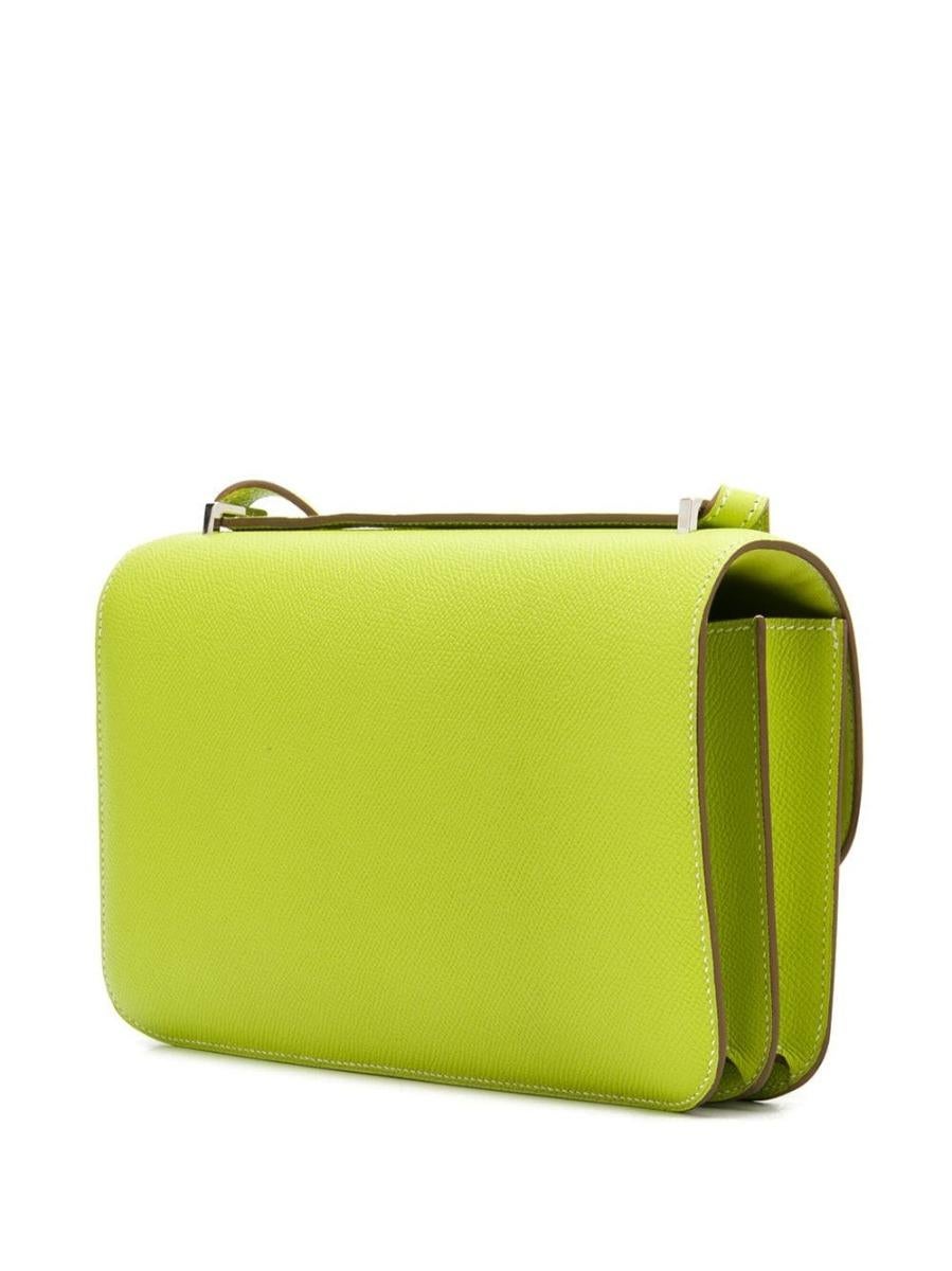 Sleek, subtle and sophisticated, this unique 24cm Constance Elan bag from Hermès is crafted from Epsom leather- a favoured hide, popular for its finely-grained embossed texture and ability to retain its shape, in a highly sought-after shade of Lime