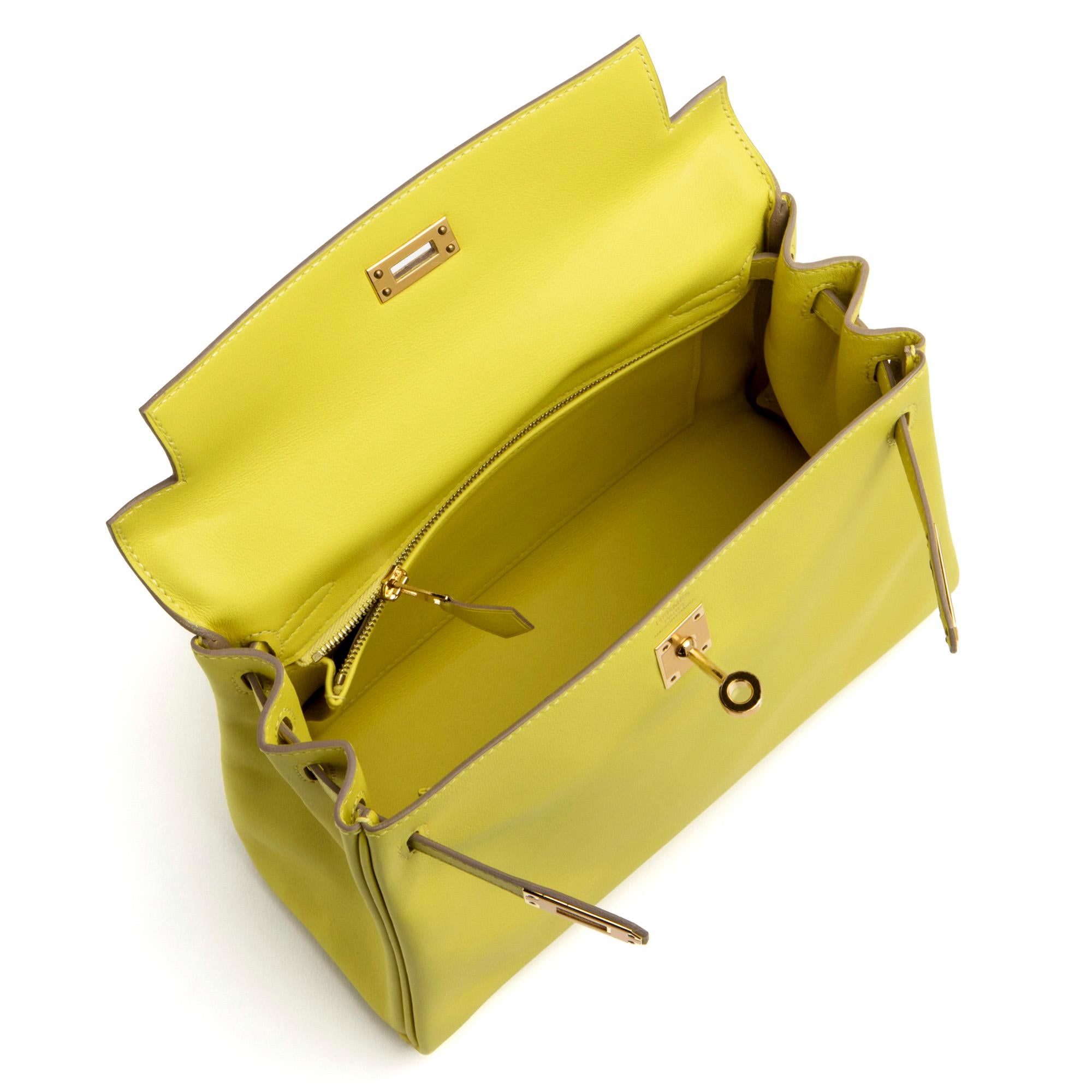 Hermés Lime Retourne Kelly 25cm In Excellent Condition For Sale In New York, NY