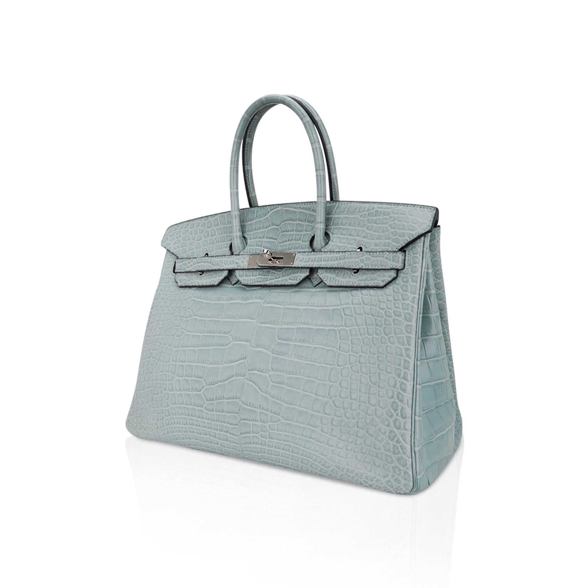 Hermes Limited Edition Birkin 35 Bag Ciel Matte Alligator with Palladium Hardwar Excellent état - En vente à Miami, FL