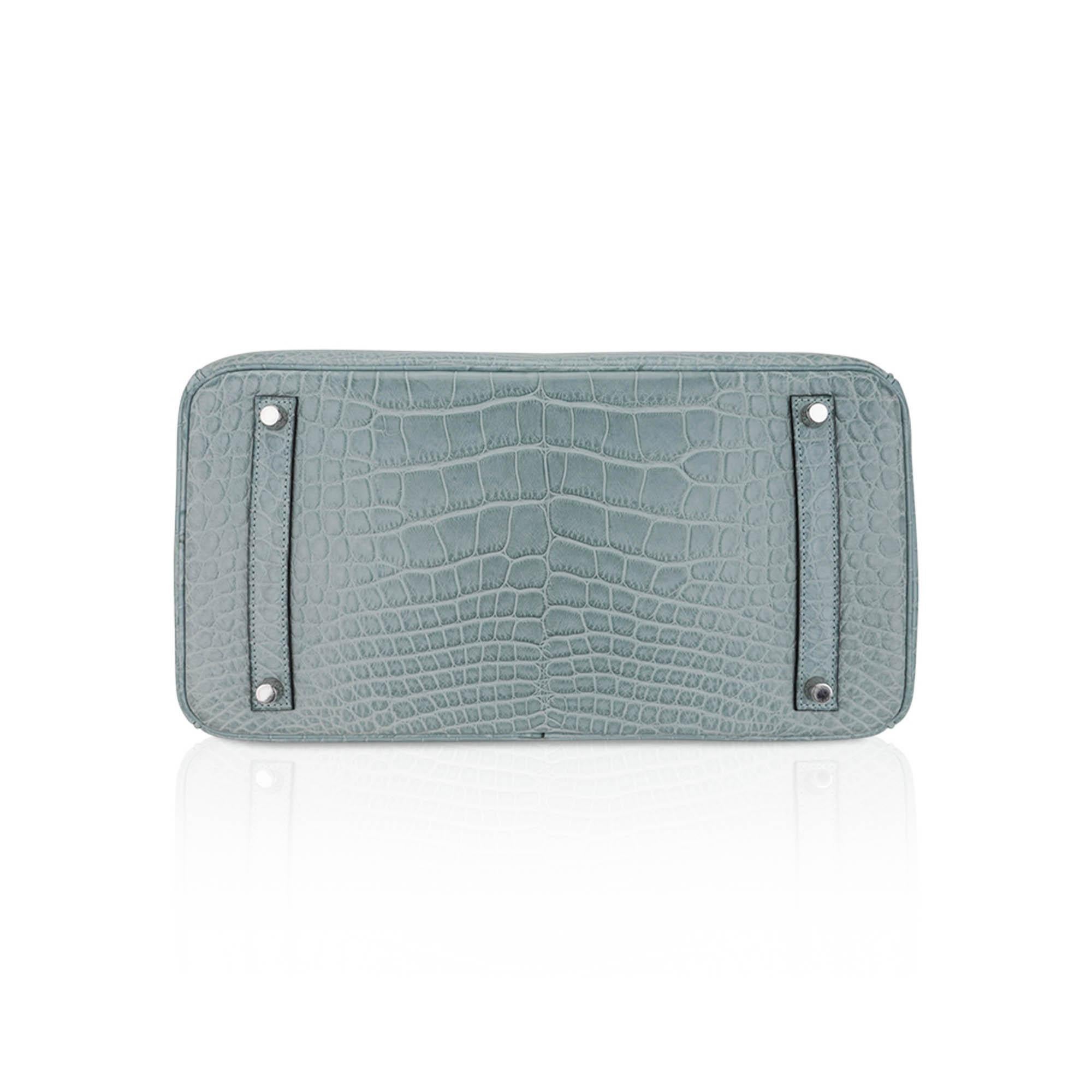 Hermes Limited Edition Birkin 35 Bag Ciel Matte Alligator with Palladium Hardwar en vente 3