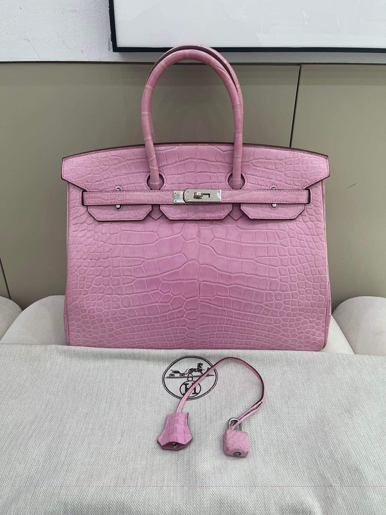 Guaranteed authentic Hermes Birkin 35 bag featured in the rare limited edition 5P Bubblegum Pink matte alligator.
Hermes, Bubblegum Pink Alligator Birkin in size 35, with palladium hardware.
This is the definition of a unicorn - on of Hermes rarest