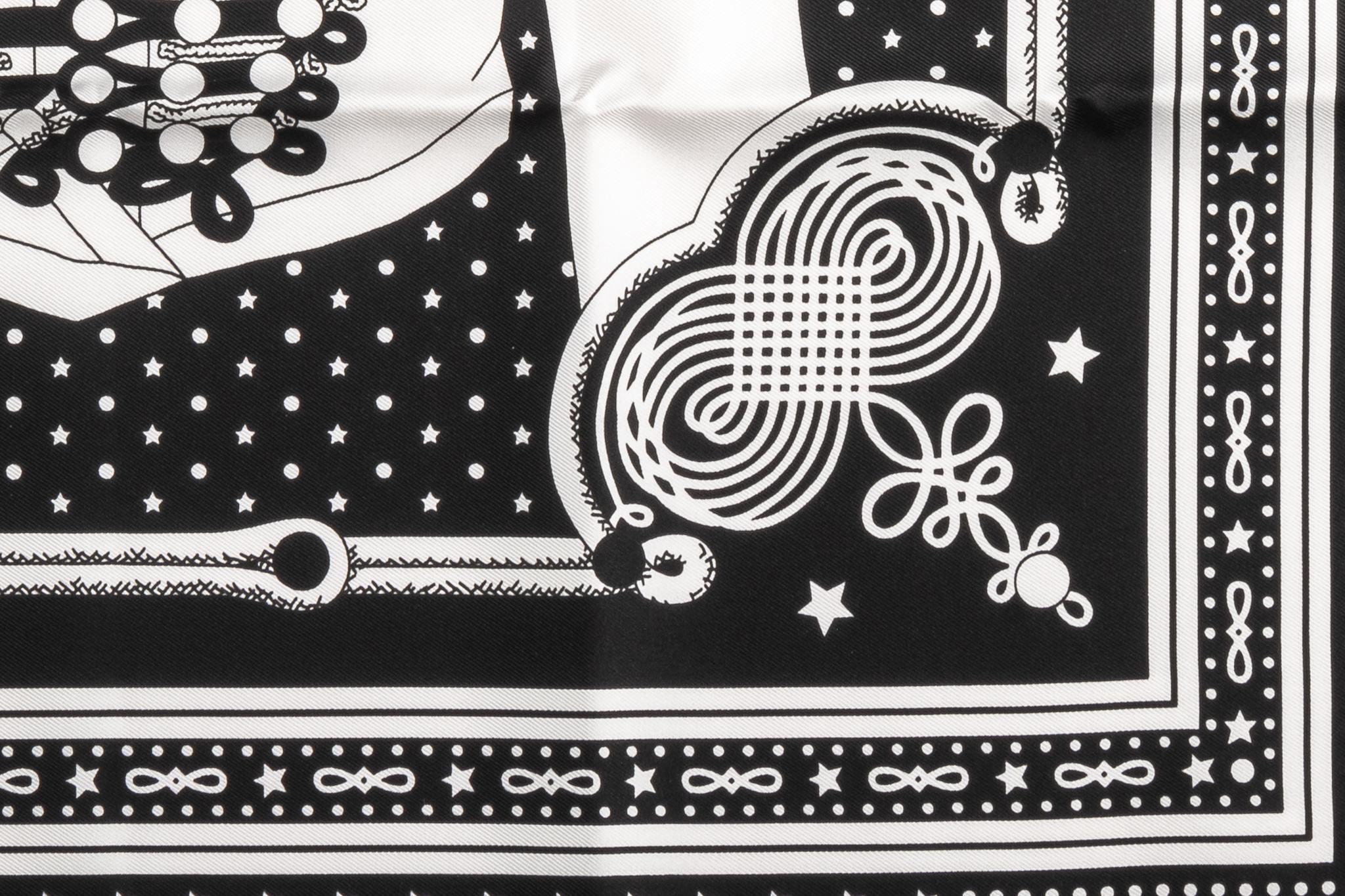 Noir Hermès - Écharpe bandana noire en édition limitée Brandebourg en vente