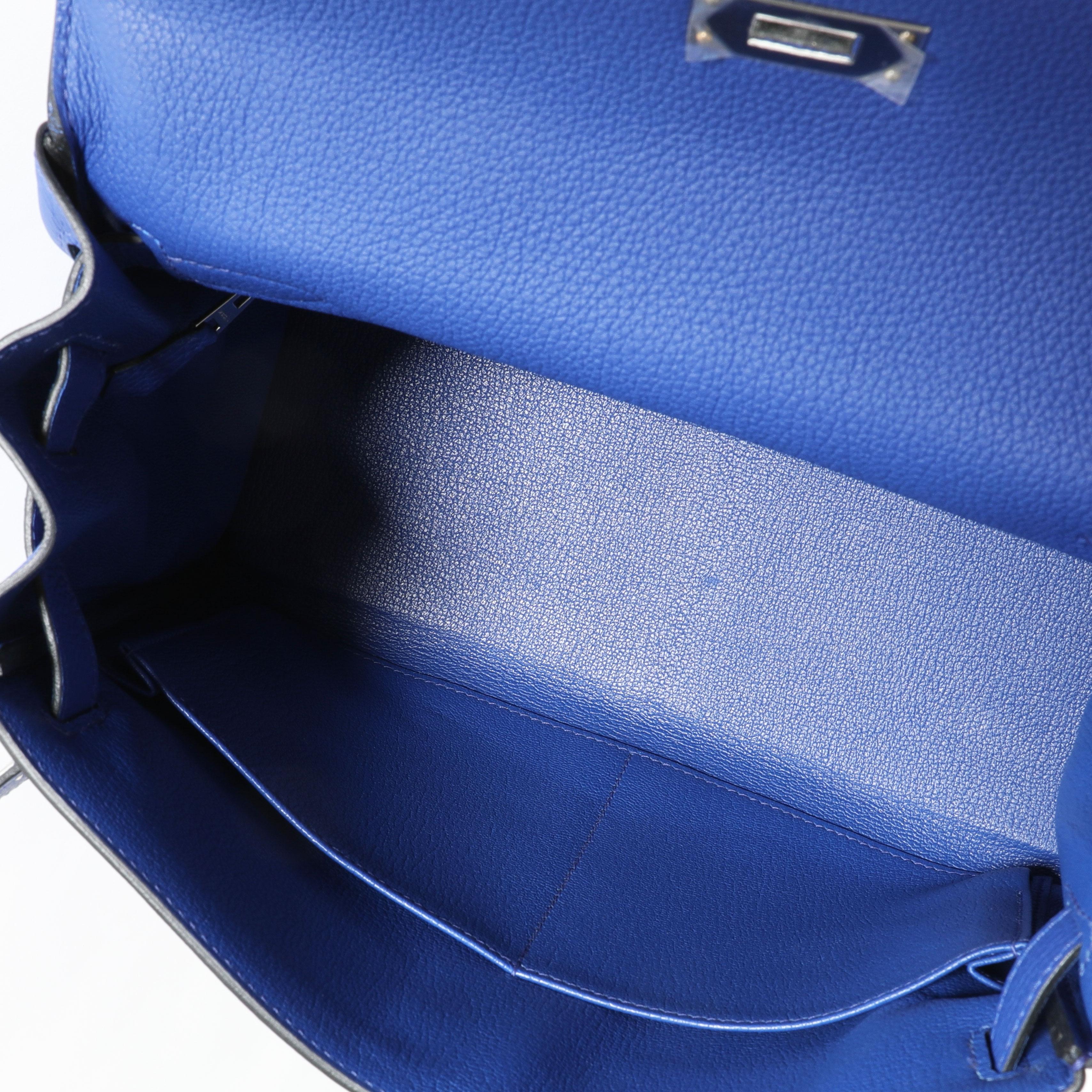 Blue Hermès Limited Edition Bleu Électrique Togo Au Trot Retourne Kelly 28 PHW For Sale