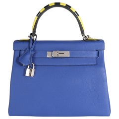 Hermès Édition limitée Bleu Électrique Togo Au Trot Retourne Kelly 28 PHW