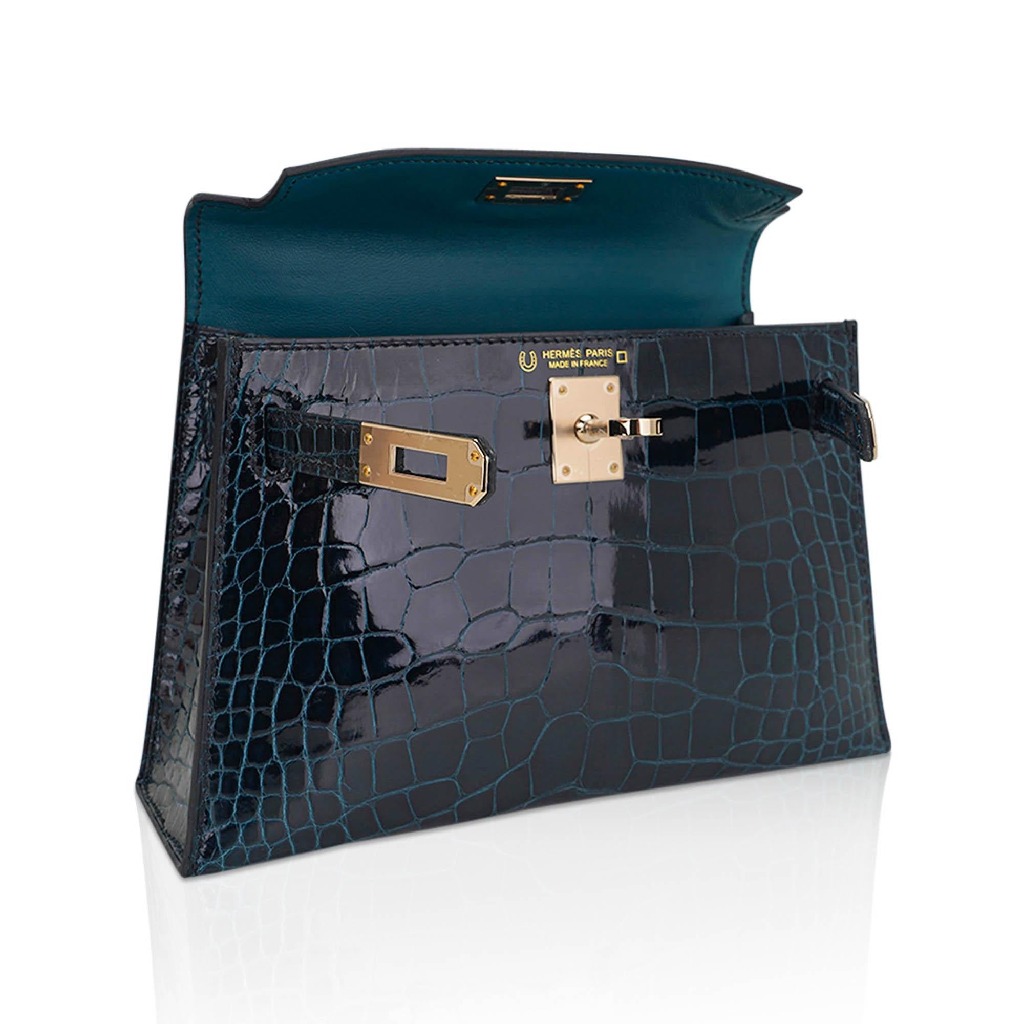 Hermes Limited Edition Vert Rousseau Verso Alligator Mini Kelly 20 Sellier Bag P In New Condition For Sale In Miami, FL