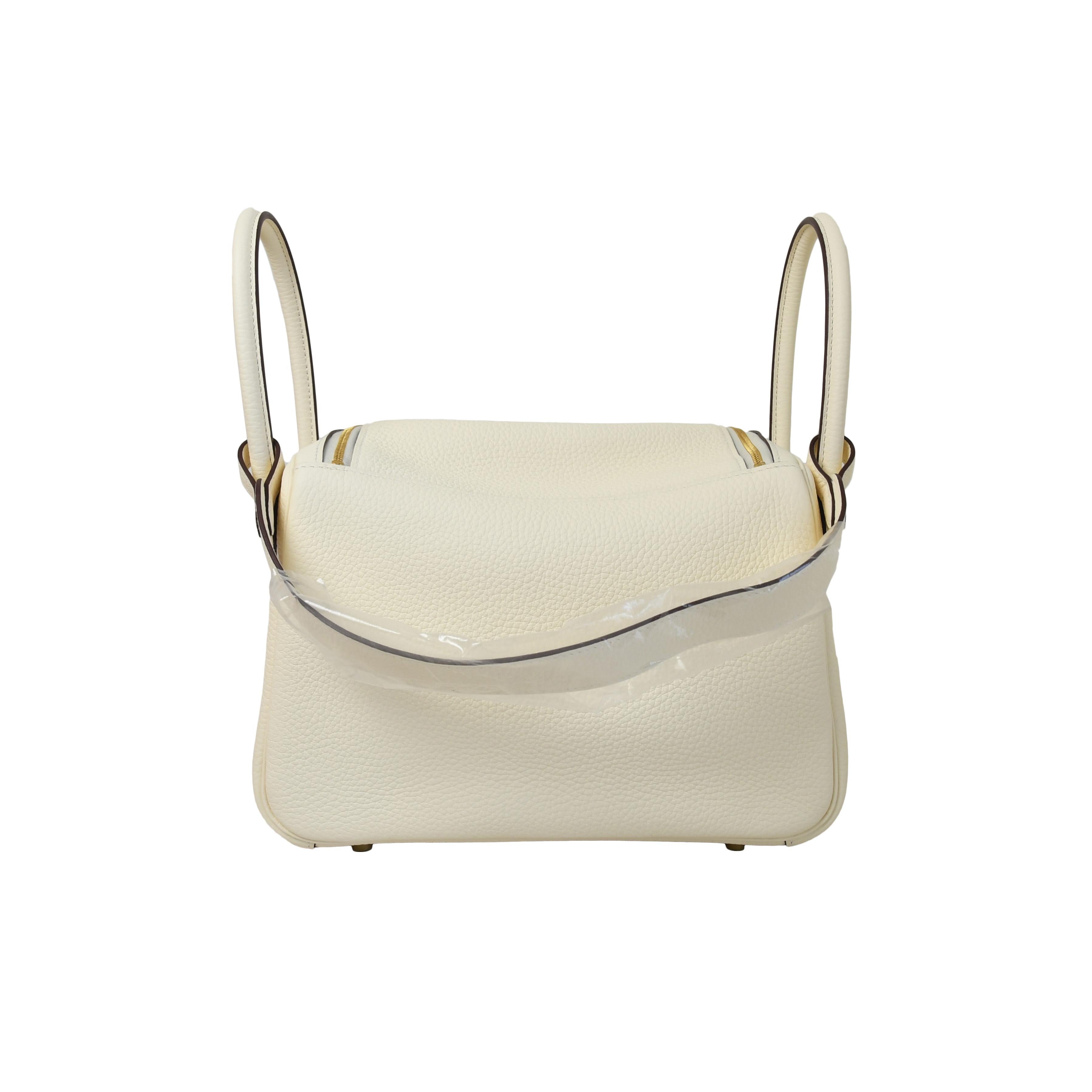 Hermes Lindy 26 Gold Hardware Nata für Damen oder Herren im Angebot