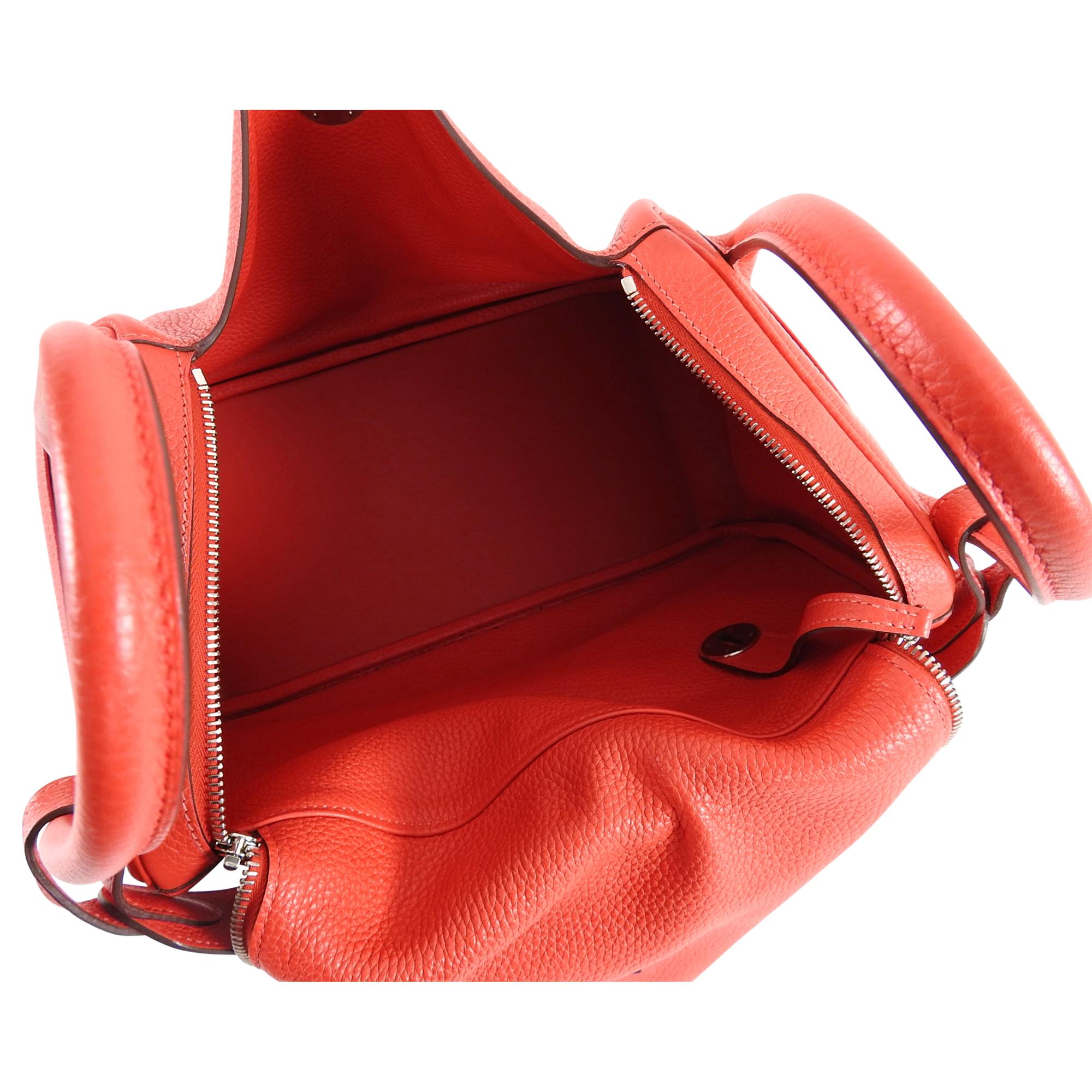 Hermes Lindy 34 Shoulder Bag in Taurillon Clemence Rouge Pivoine For Sale 5
