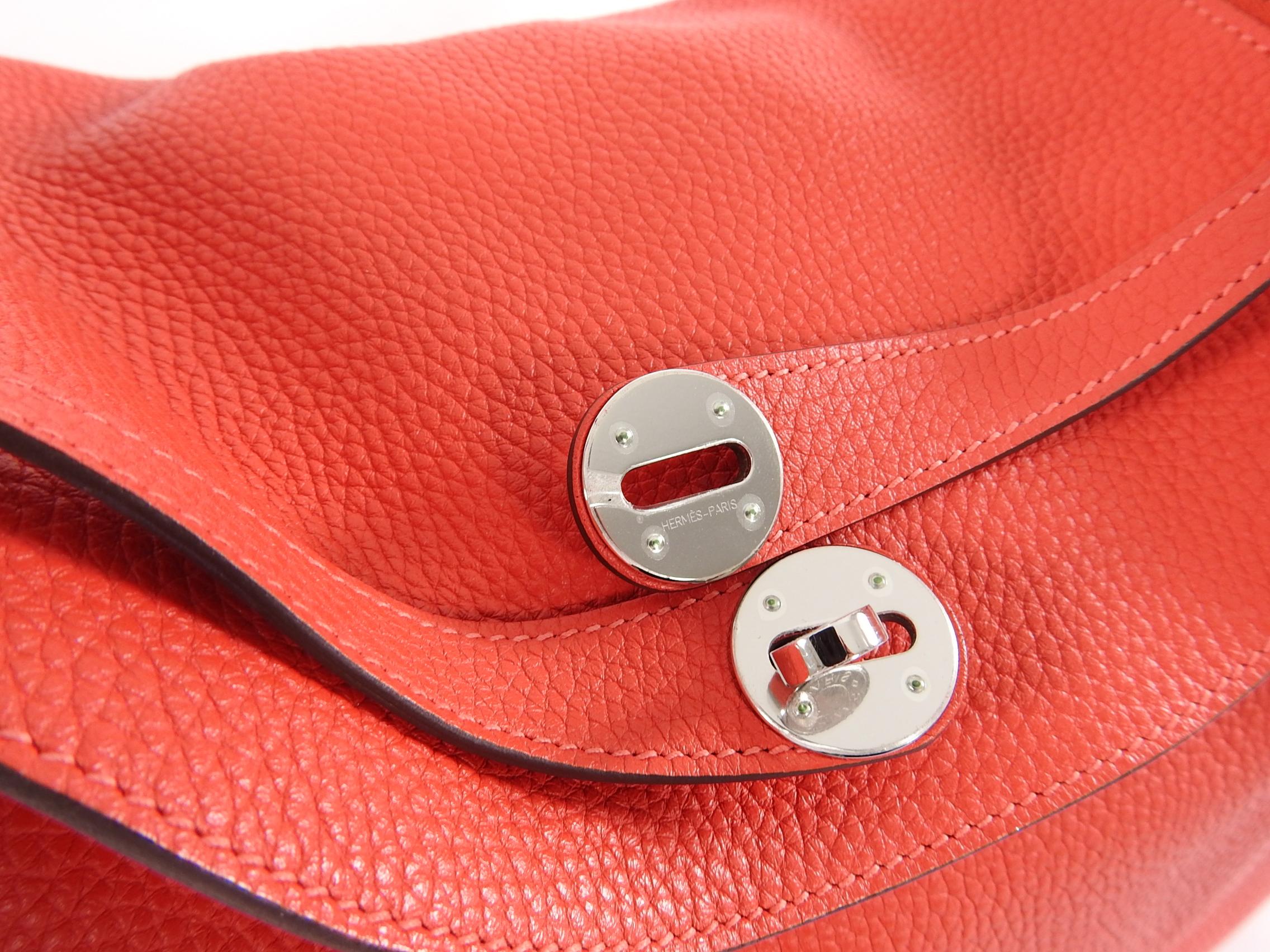 Hermes Lindy 34 Shoulder Bag in Taurillon Clemence Rouge Pivoine For Sale 8