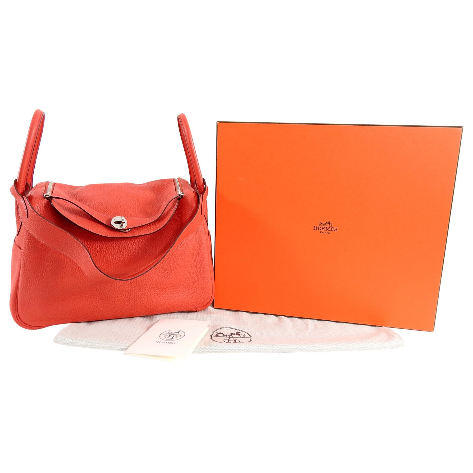 Hermes Lindy 34 Shoulder Bag in Taurillon Clemence Rouge Pivoine In Excellent Condition For Sale In Toronto, ON