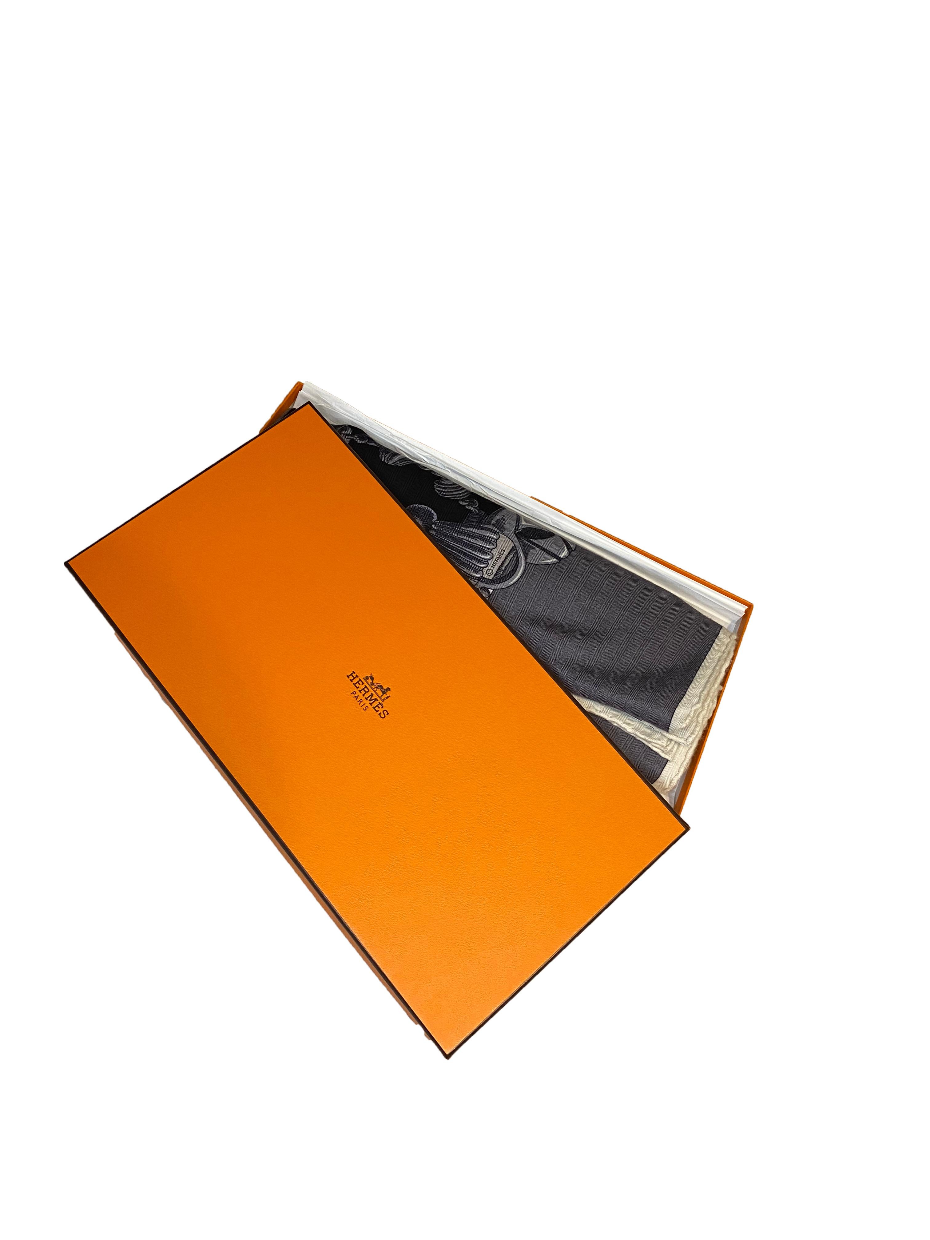 Hermes L'instruction Du Roy En L'Exercice De Monter A Cheval Cashmere/ Silk Marrón en venta