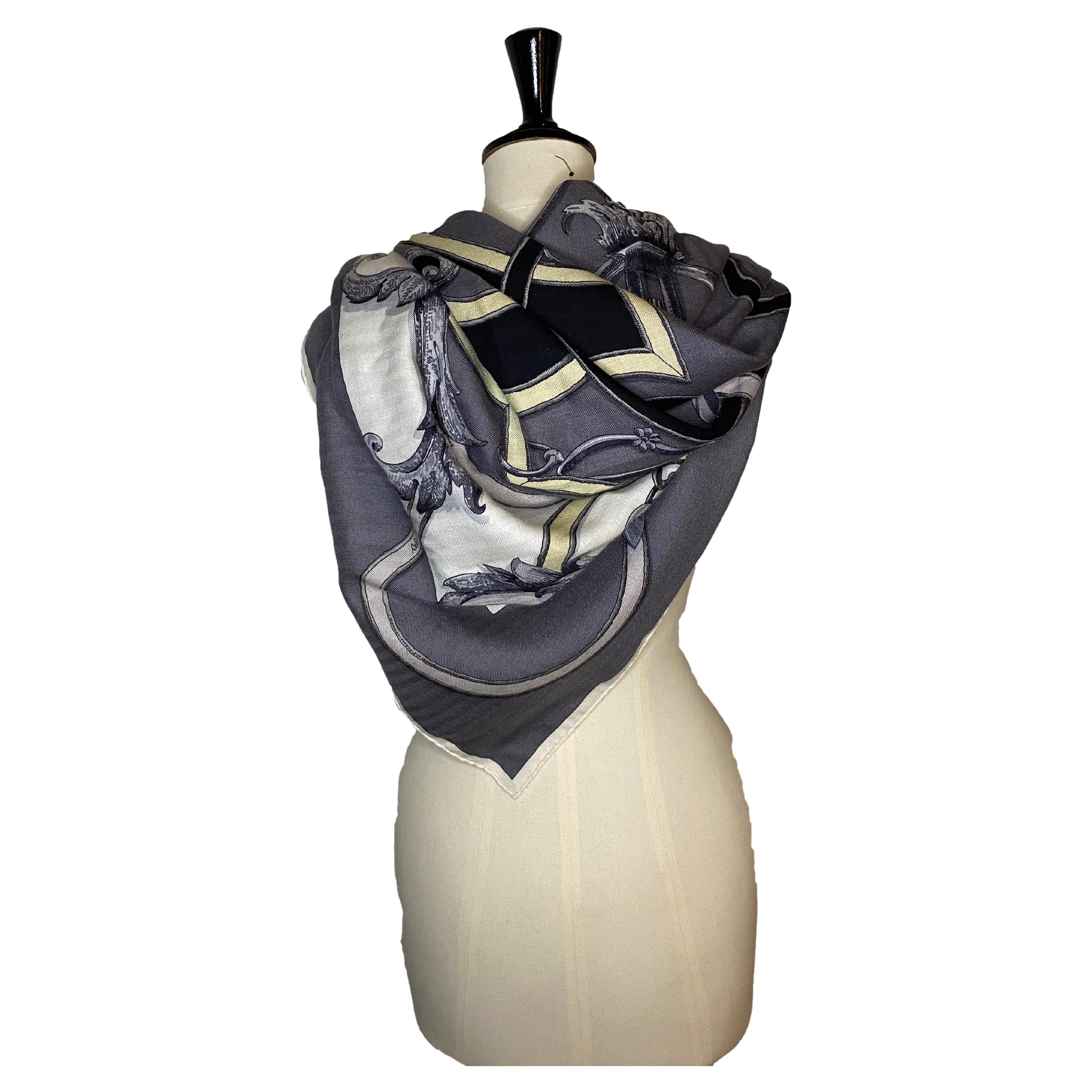 Hermes L
instruction Du Roy En L
Exercice De Monter A Cheval Cashmere/ Silk en venta