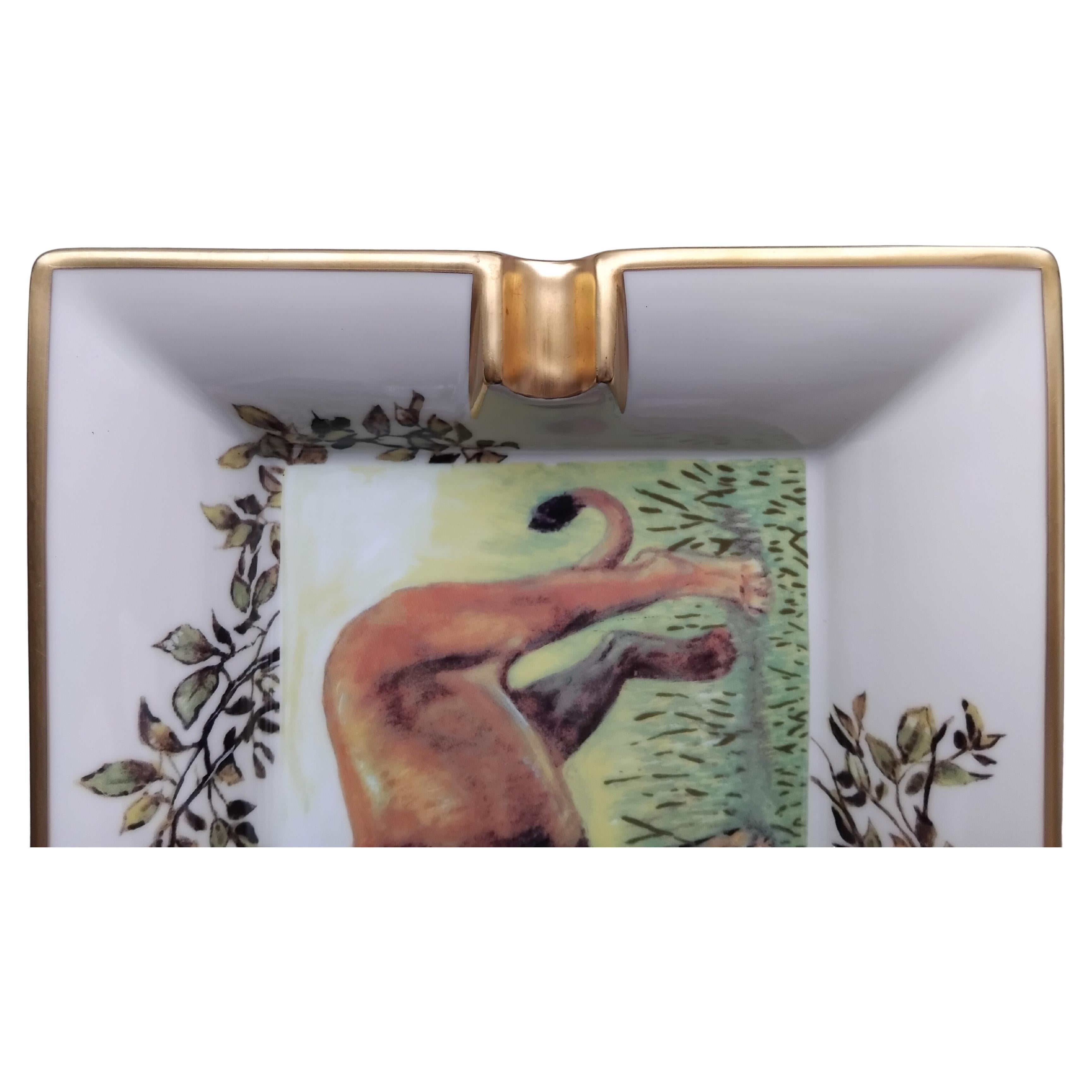 Hermès Lion Ashtray Change Tray Porcelain Gold In Excellent Condition For Sale In Corcoué Sur Logne, Loire-Atlantique