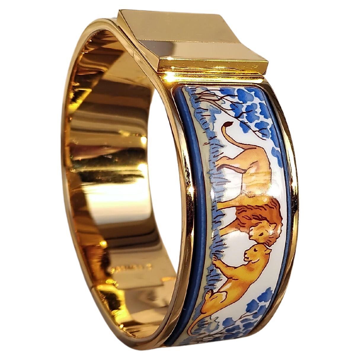Women's Hermès Lions and Lionesses Clic Clac Enamel Bracelet Gold Hdw