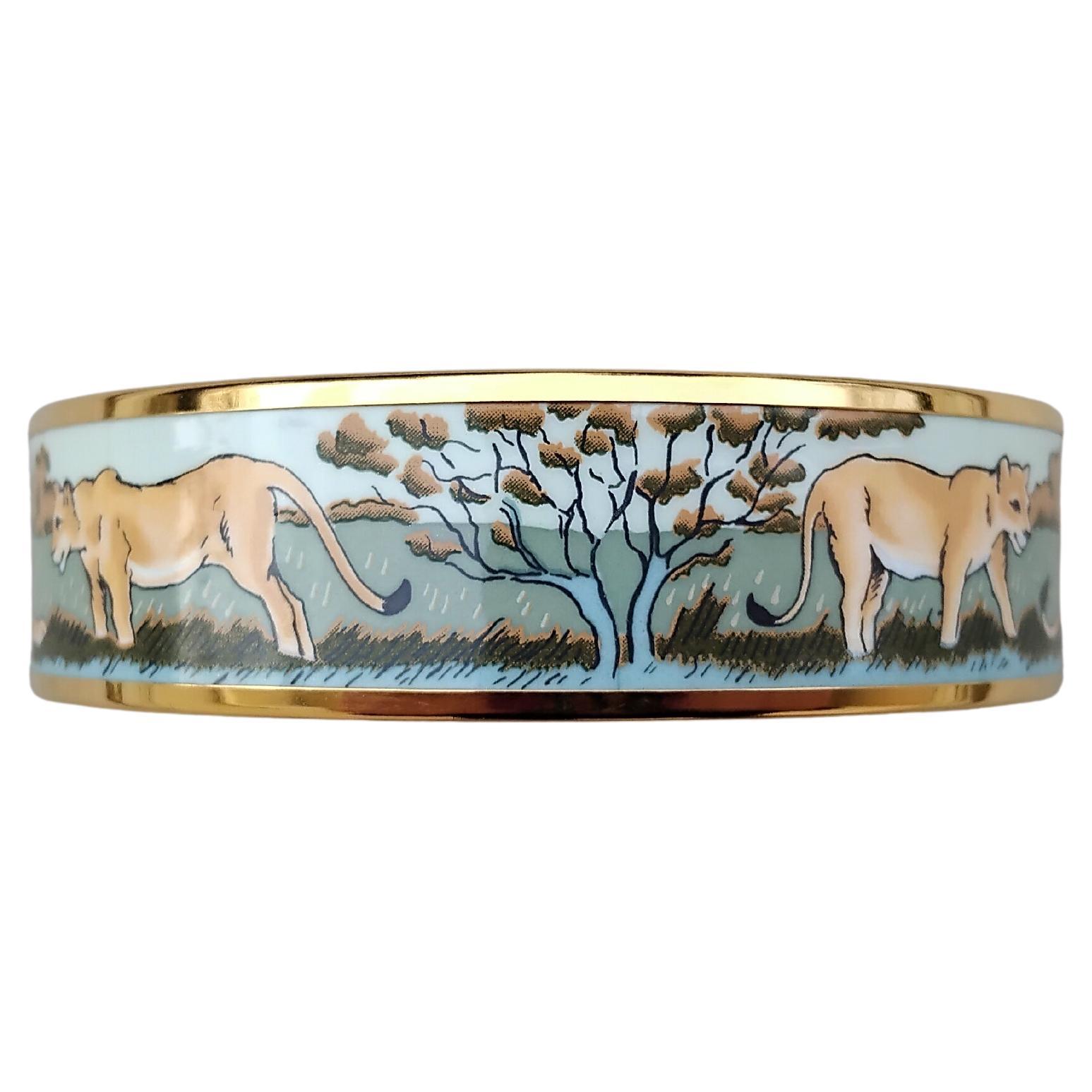 Donna Hermès Leoni e Leonesse Smalto Oro Bracciale Grande 70 in vendita