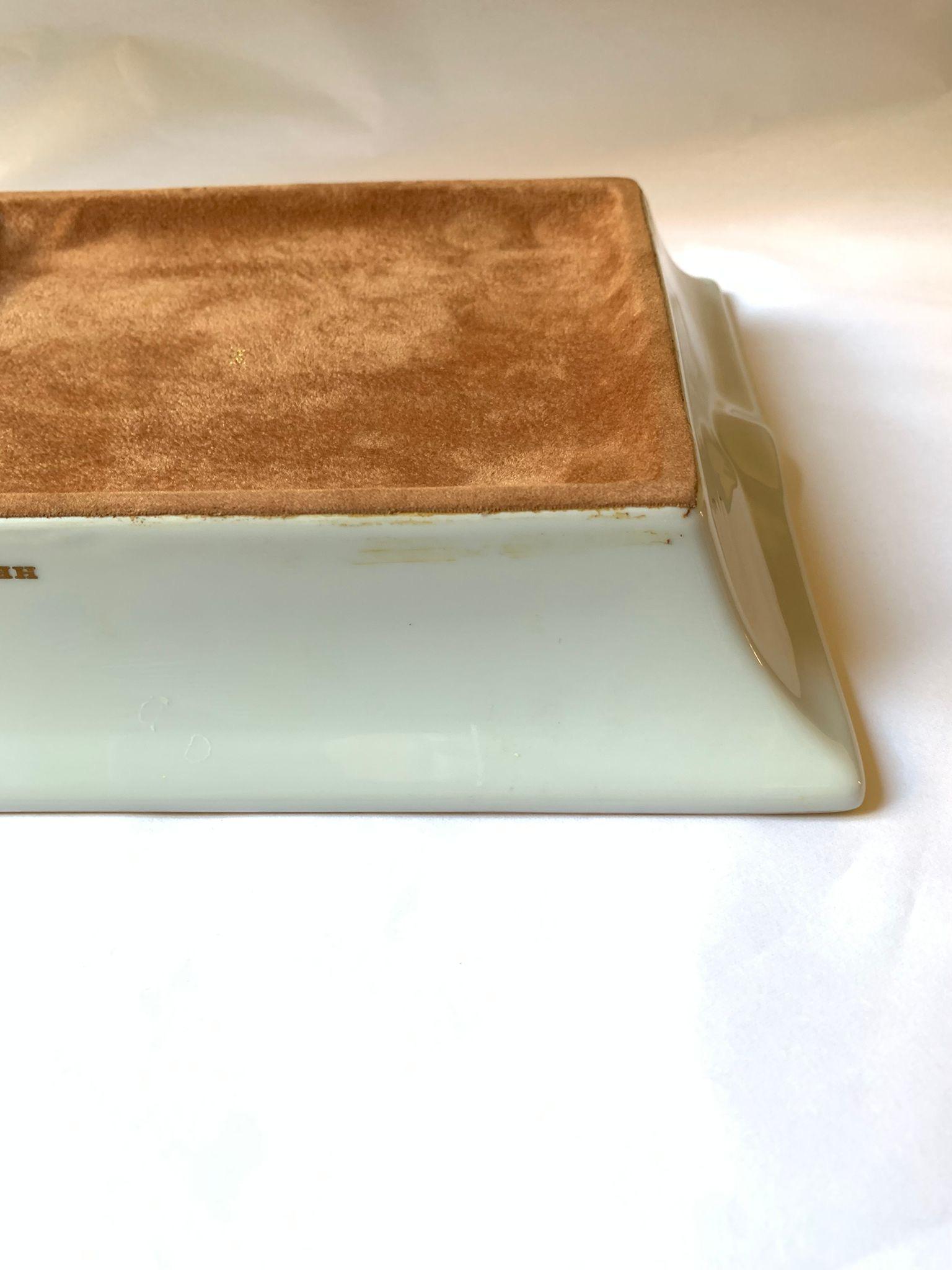 Hermès Löwen Brown Porzellan Aschenbecher für Damen oder Herren im Angebot