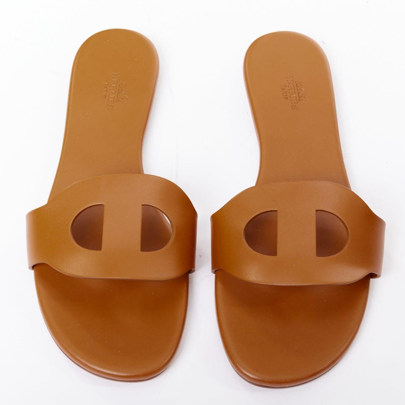 HERMES Lisboa Chaine d'ÄôAncre piel marrón recortada sandalia plana slippers EU37.5
Referencia: SNKO/A00634
Marca: Hermes
Model No: Lisboa
Material: Piel
Color: Marrón tostado
Patrón: Sólido
Cierre: Slip On
Forro: Piel marrón
Detalles adicionales: