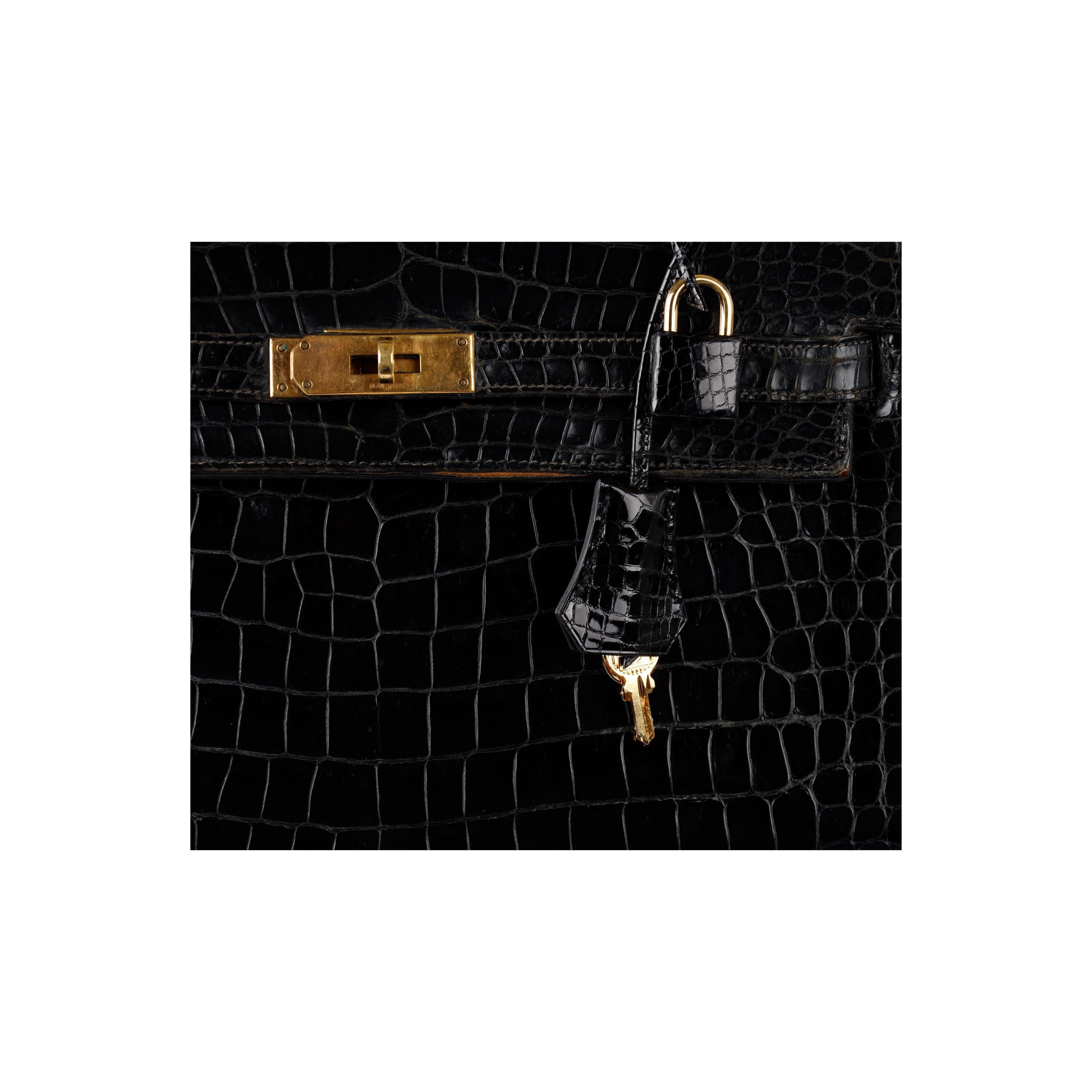 Women's Hermès Lisse Crocodile Kelly 32 Retourne Handbag For Sale