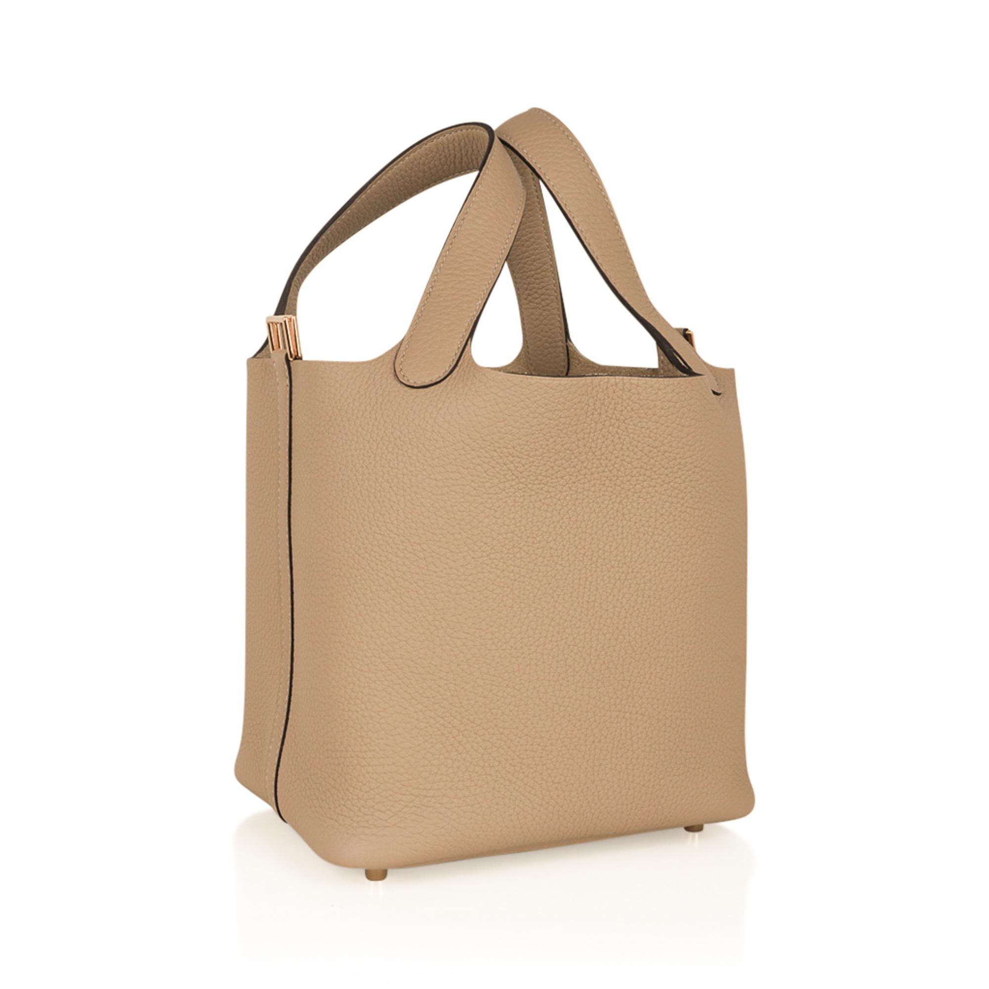 Mightychic offers an Hermes Picotin Lock 18 tote bag featured in coveted Trench.
Ultimate neutral colour.
This charming Hermes Picotin tote is a perfect everyday go to bag.
Clemence leather with Gold hardware.
Comes with lock and keys, sleeper, and