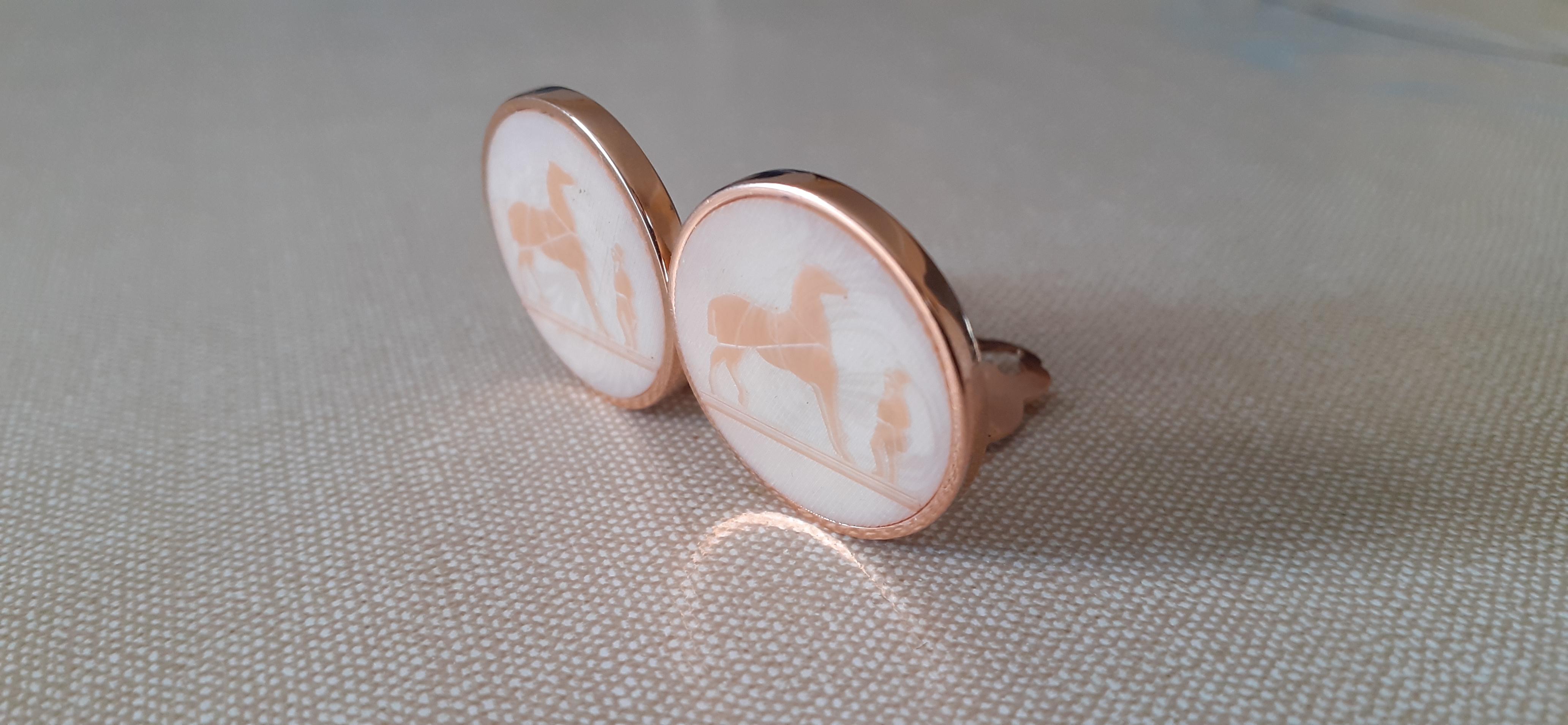  Boucles d'oreilles Hermès Logo Cheval Thème équestre en Corozo Or Rose Hdw Pour femmes en vente