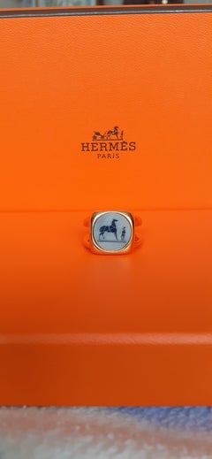 Anello Hermès Logo Signet Cavallo Tema Equestre Ghw Taglia 8 / 8.5