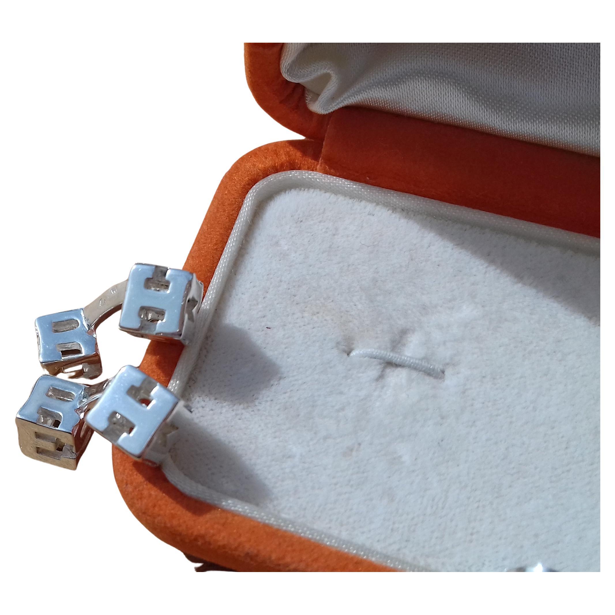 Hermès Logo Silber Manschettenknöpfe in Box im Angebot 3