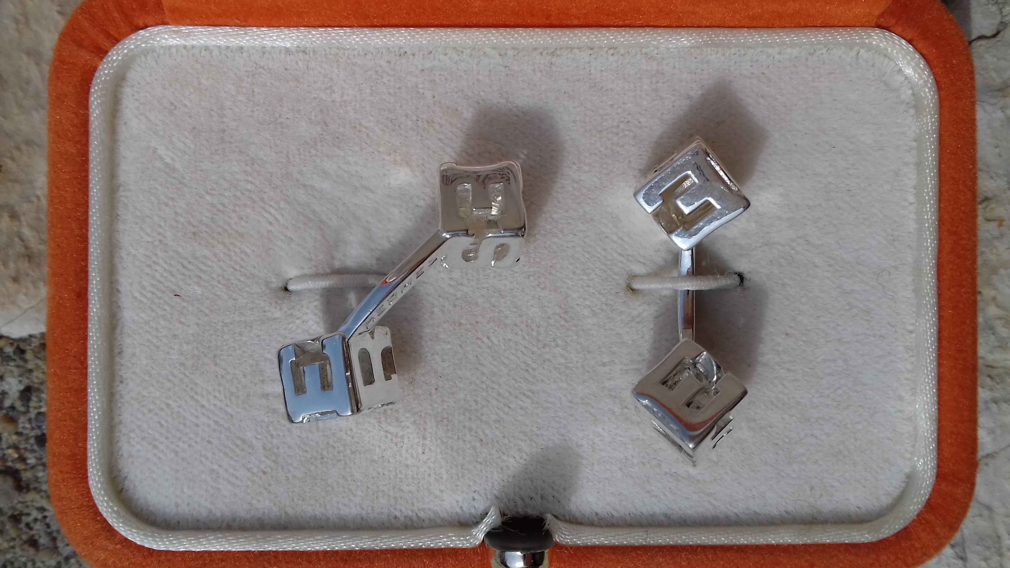 Hermès Logo Silber Manschettenknöpfe in Box im Angebot 5