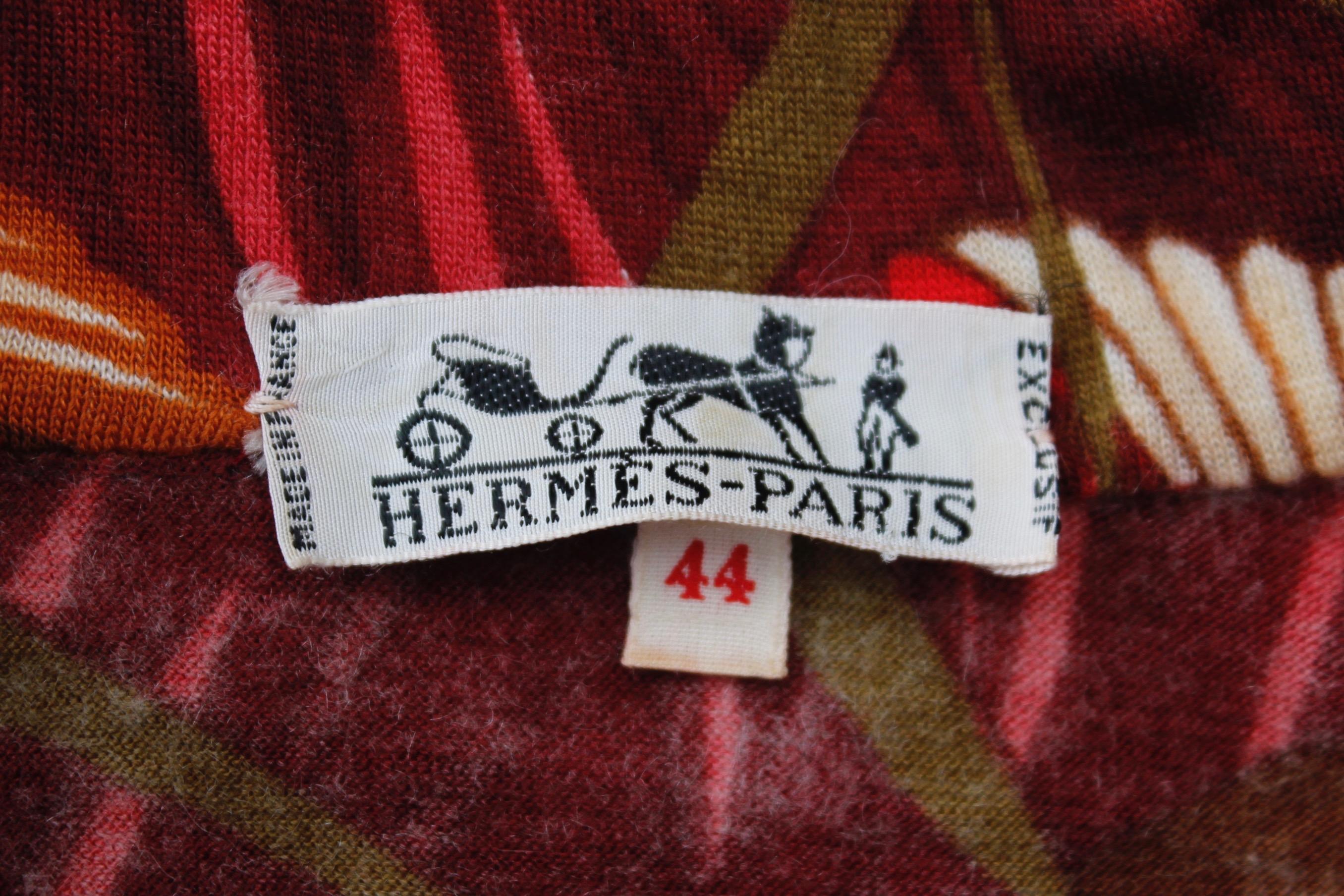 Hermès long burgundy wool dress with “Cols Verts” print For Sale 3