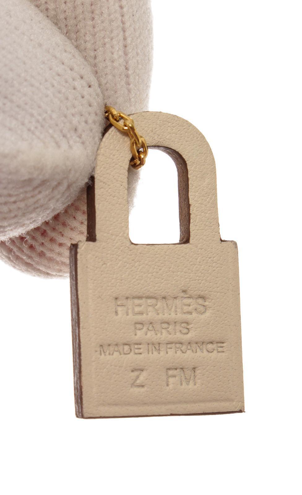 Hermès Collier long avec pendentif Swift avec quincaillerie plaquée or Unisexe en vente