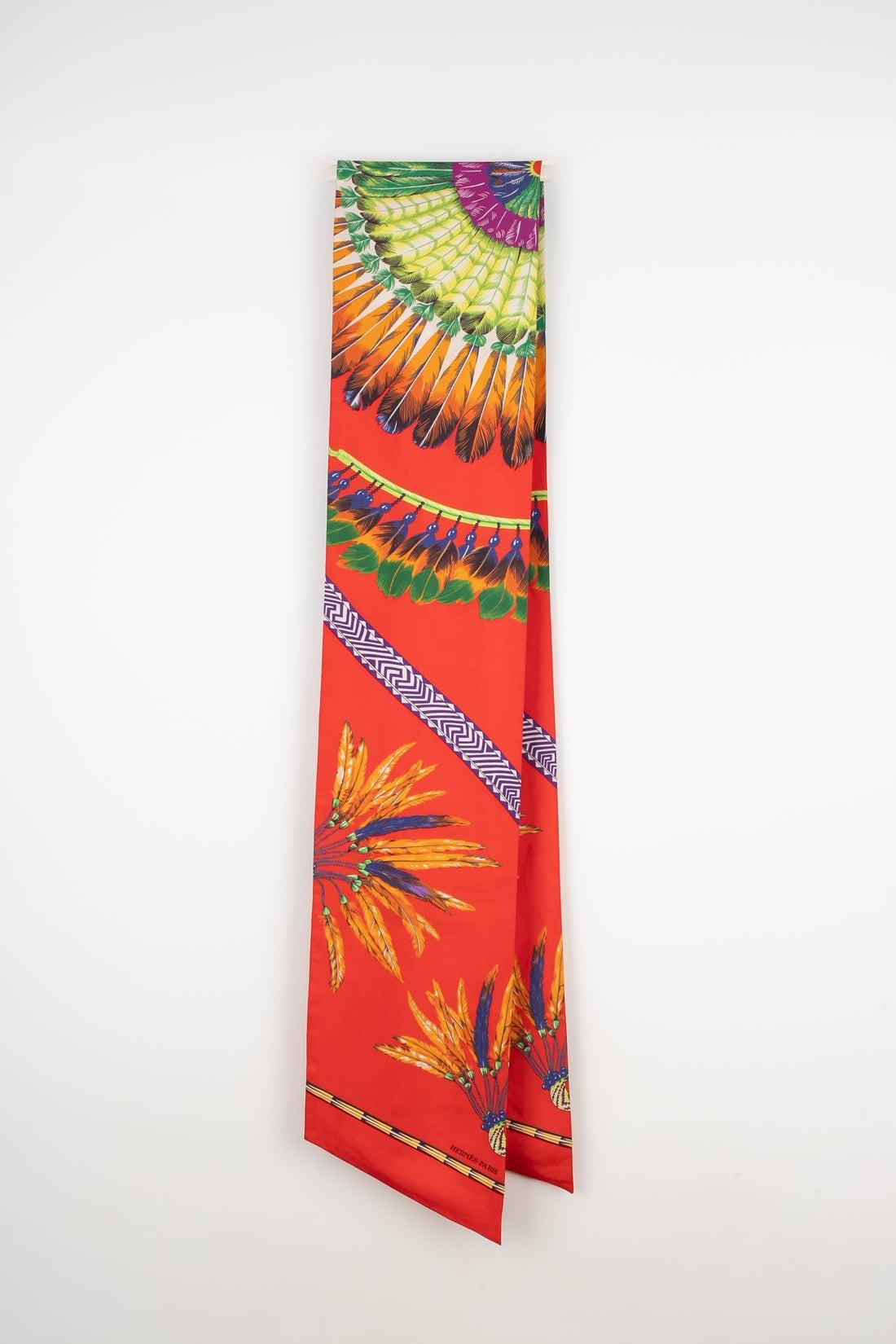 Hermès Long Silk Scarf in Red Tones In Excellent Condition For Sale In SAINT-OUEN-SUR-SEINE, FR