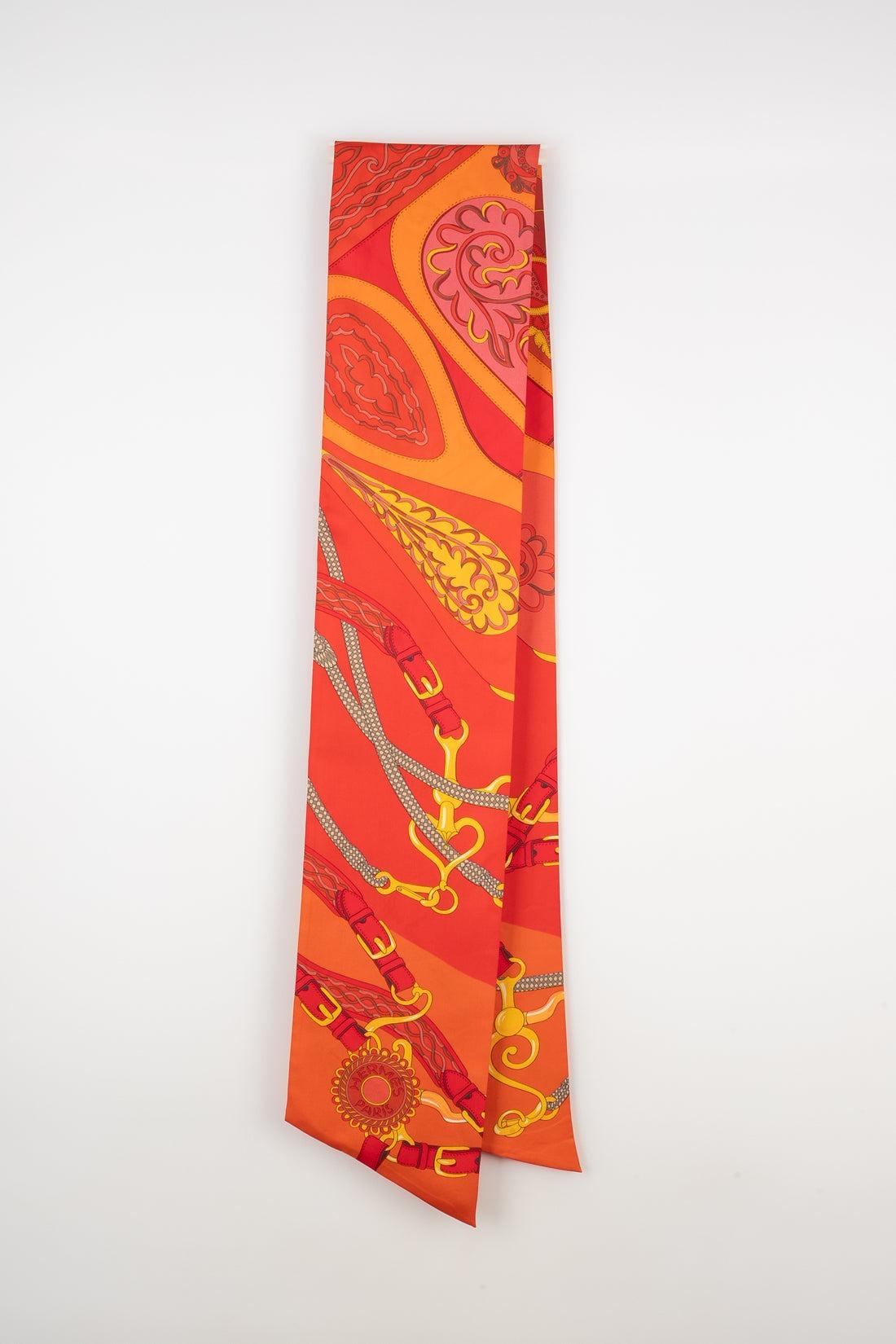 Hermès - (Made in France) Long silk twill scarf in orange tones

Additional information:
Condition: Very good condition
Dimensions: 210 cm x 20 cm

Seller Reference: FFH54