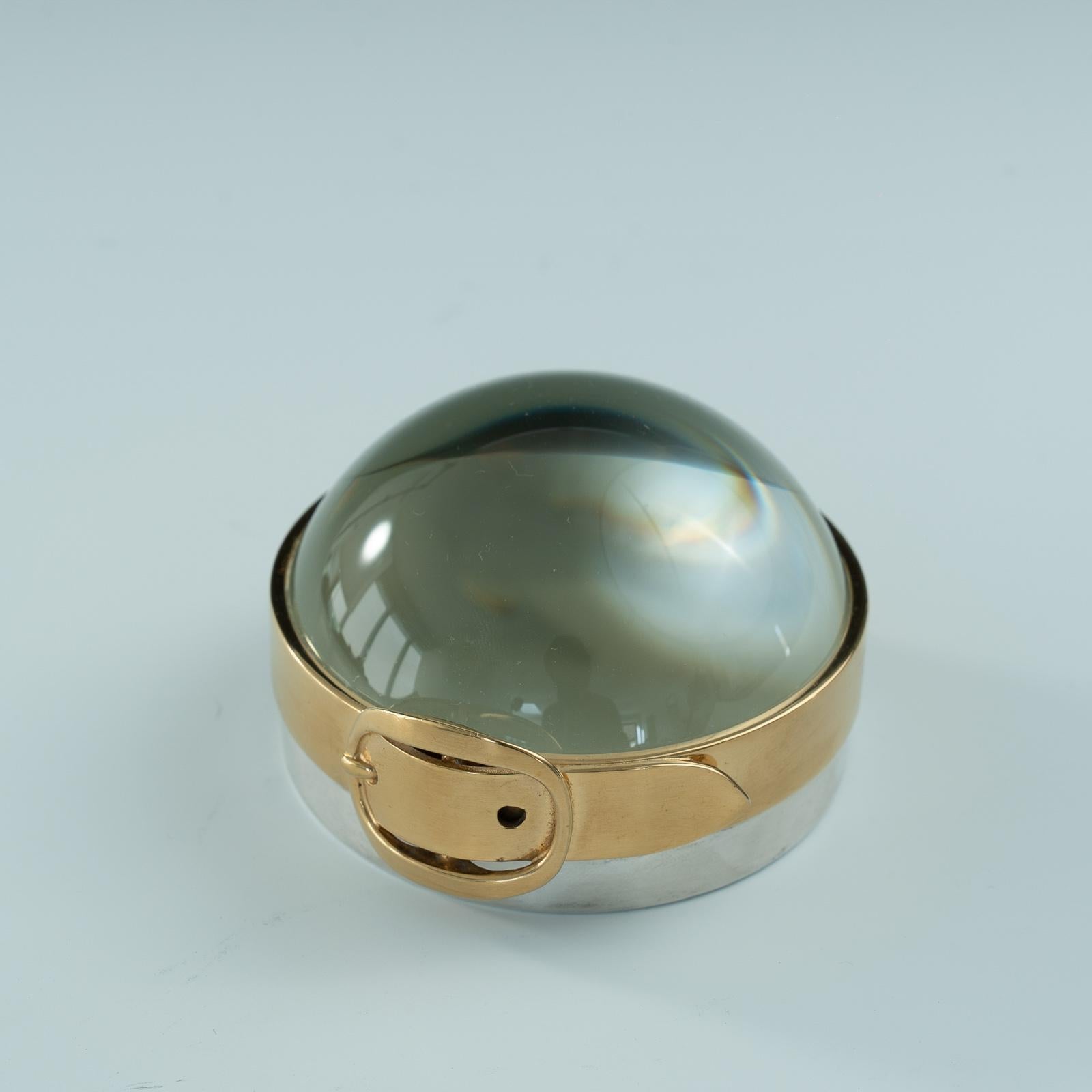 Hermès magnifying loupe paper weight by Ravinet d’Enfert in the manner of Maria Pergay
Silver plated with gold plated belt and buckle motif
Hermès Paris France circa 1960.
