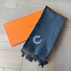 Manchette Lucky Charm d'Hermès en flanelle et noir, 100% cachemire, Neuf