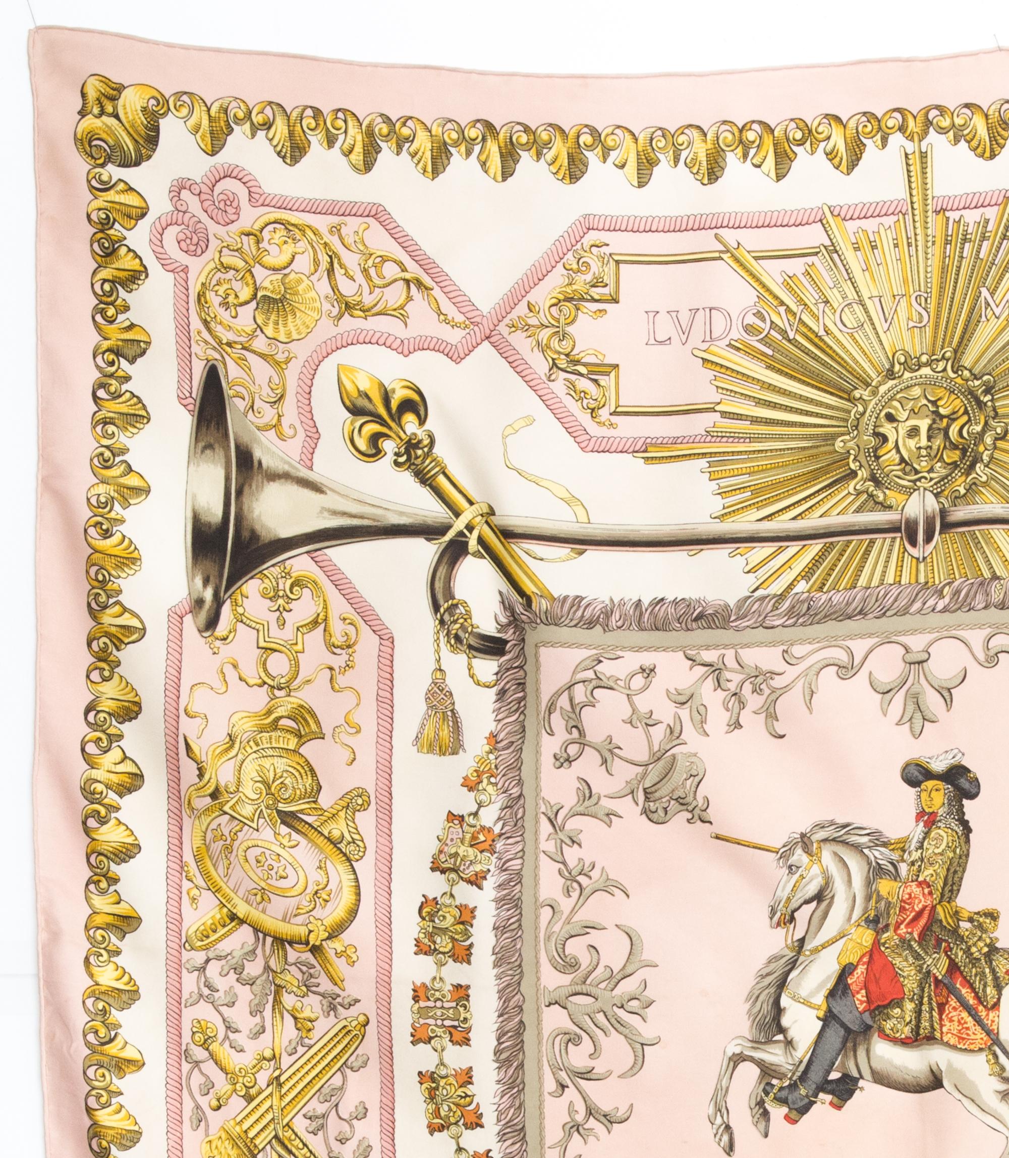 Hermes Ludovicus Magnus von F. de la Perriere Seidenschal (Beige) im Angebot